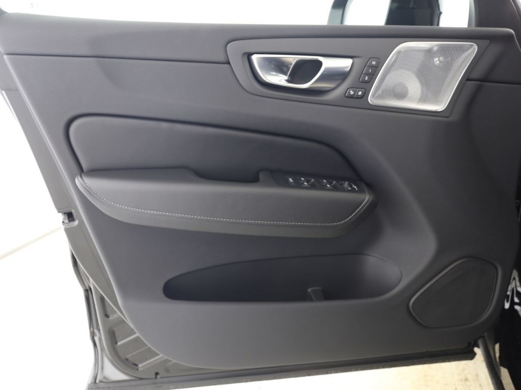 Volvo XC60 Ultra Dark Recharge Plug-In Hybrid AWD T8 T