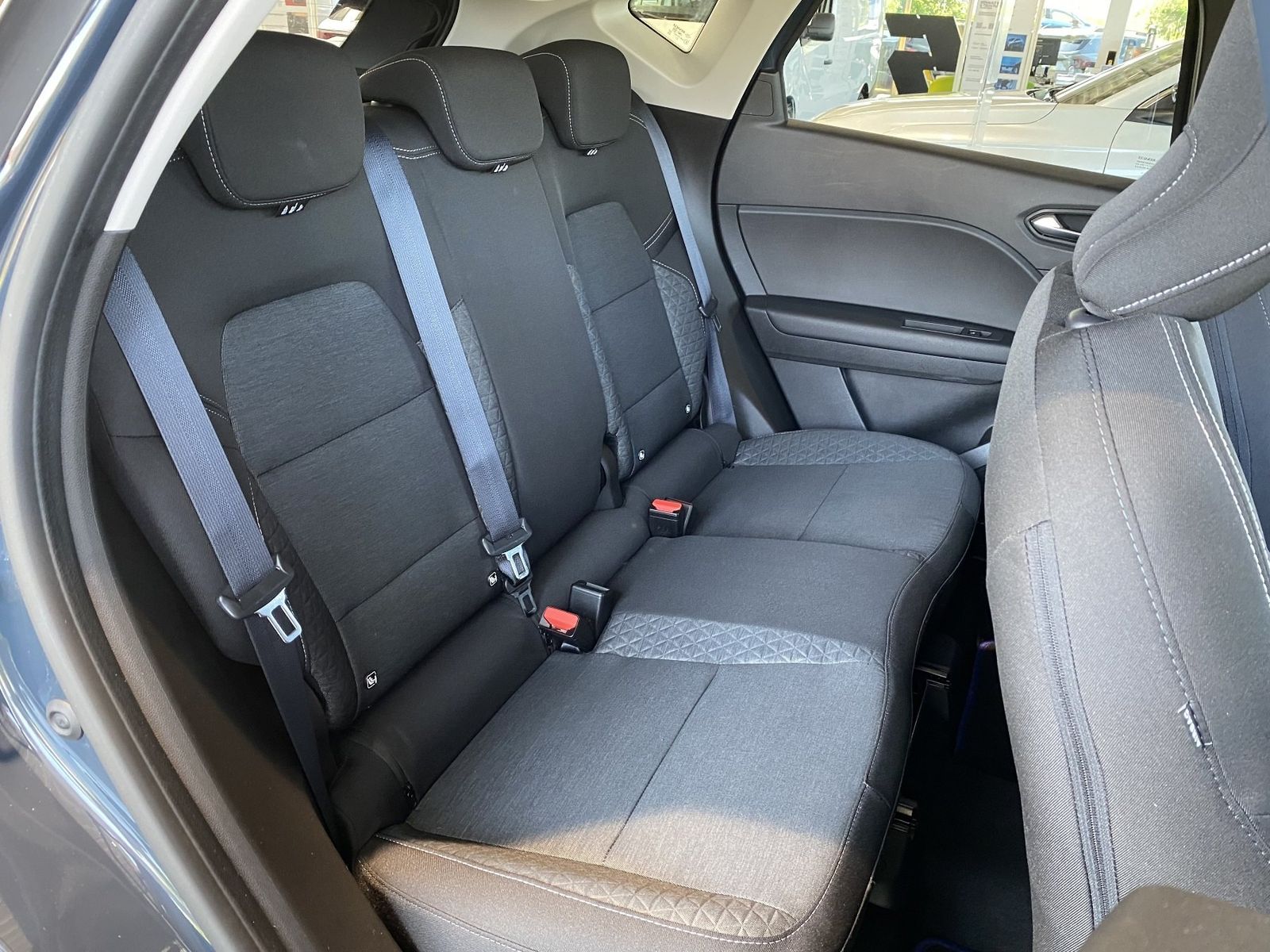 Renault Captur BUSINESS EDITION E-TECH Plug-in - Samsaru's Car Outlet