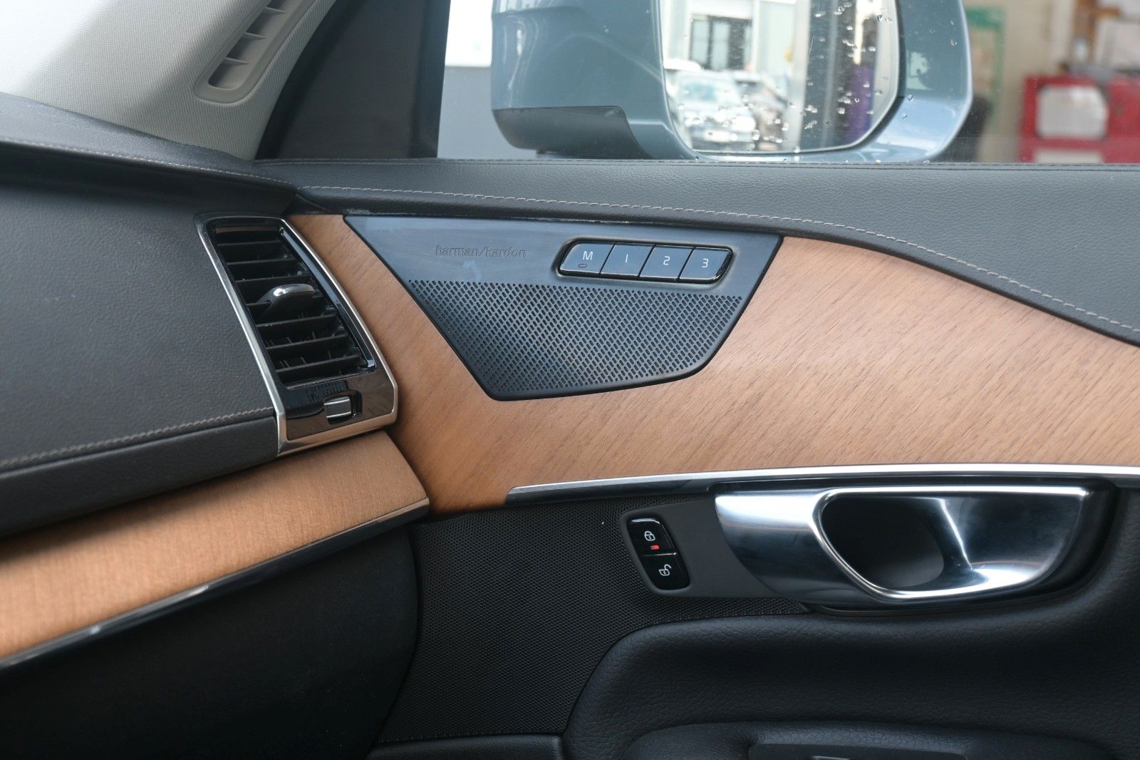 Volvo XC90 B5 Inscrip. AWD - Samsaru's Car Outlet