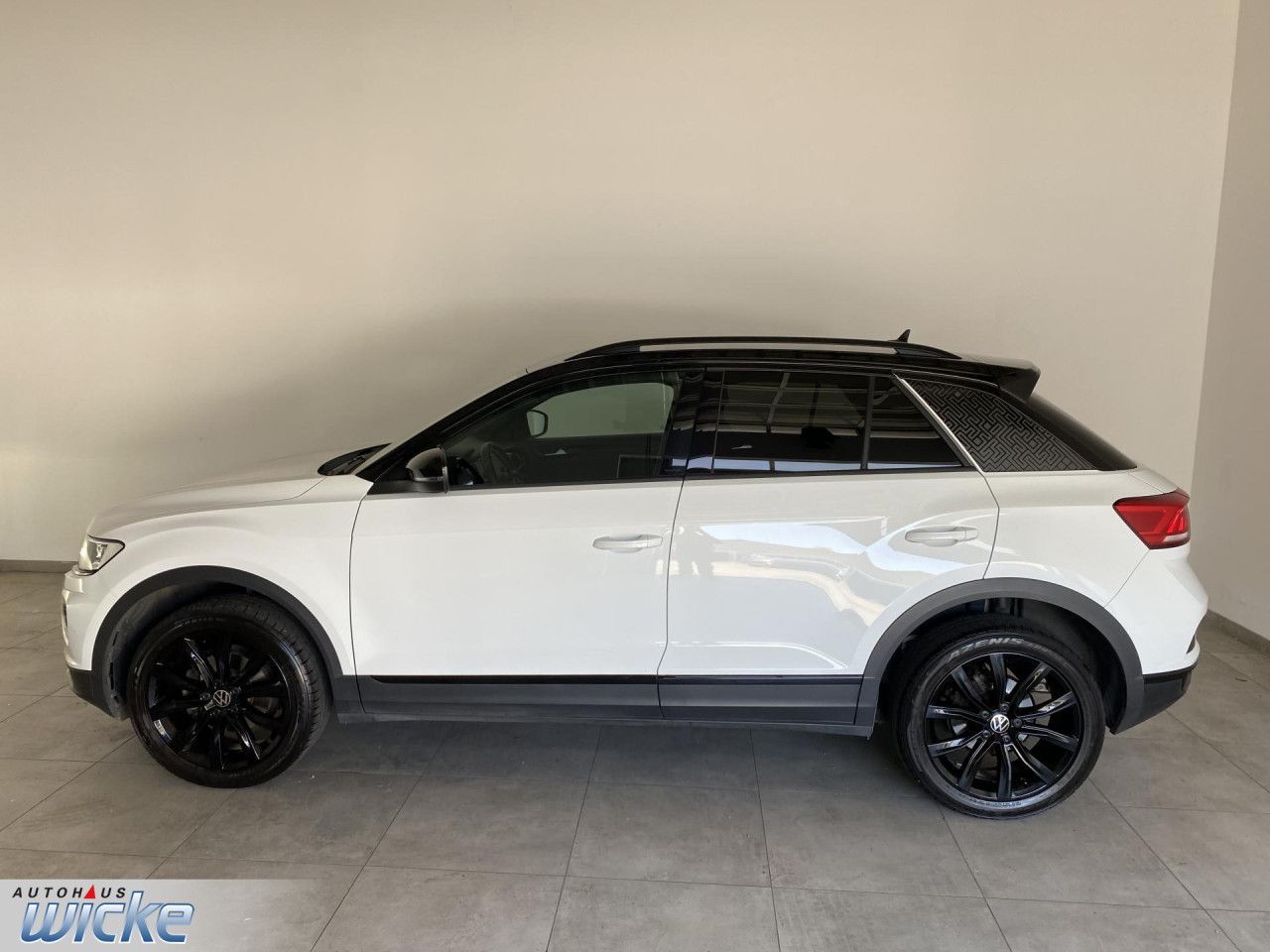 Volkswagen T-Roc 1.5 TSI Style - Samsaru's Car Outlet