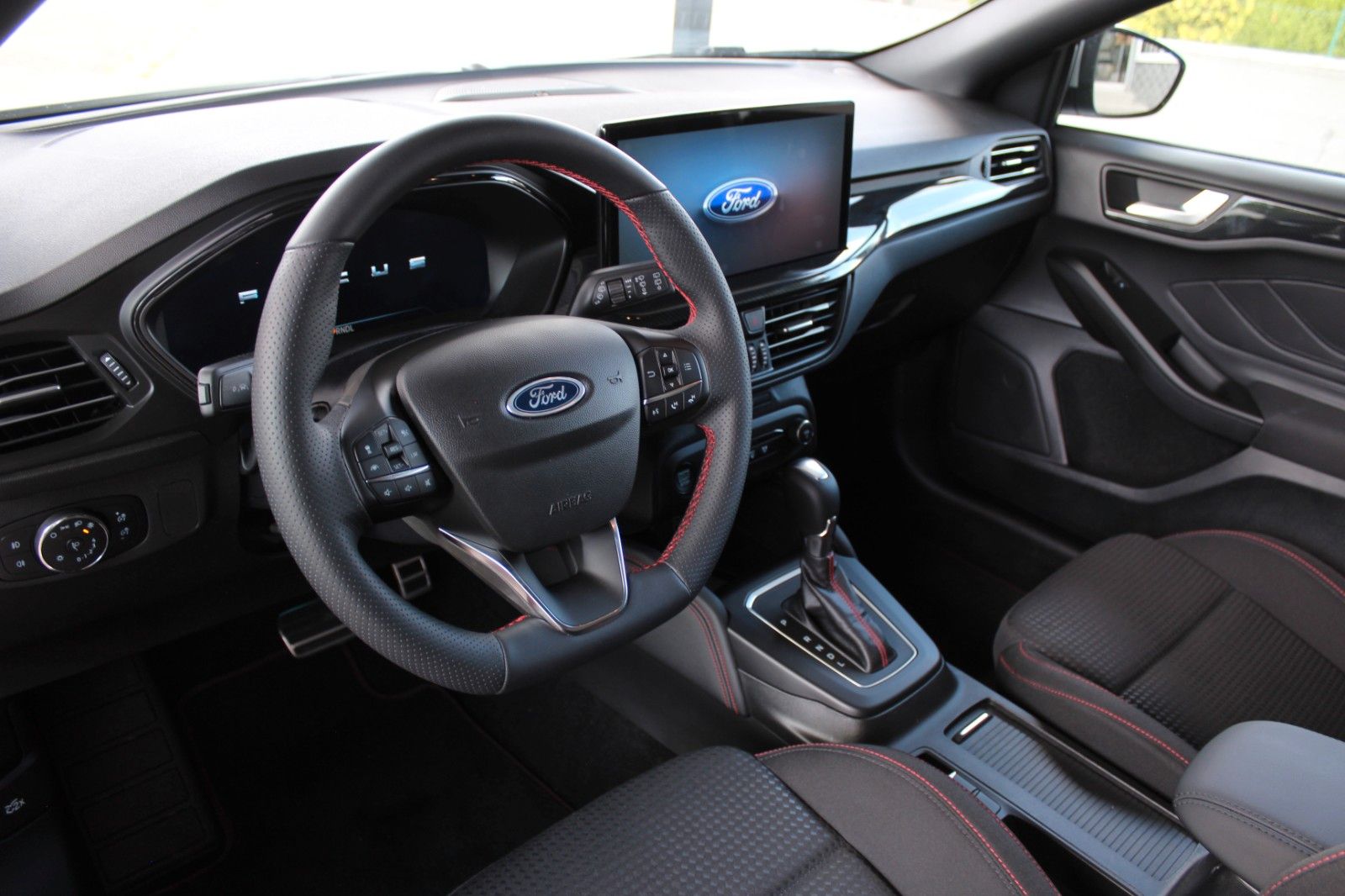 Ford Focus ST-Line X 1,0EcoBoost*Automatik*Pano*ACC*