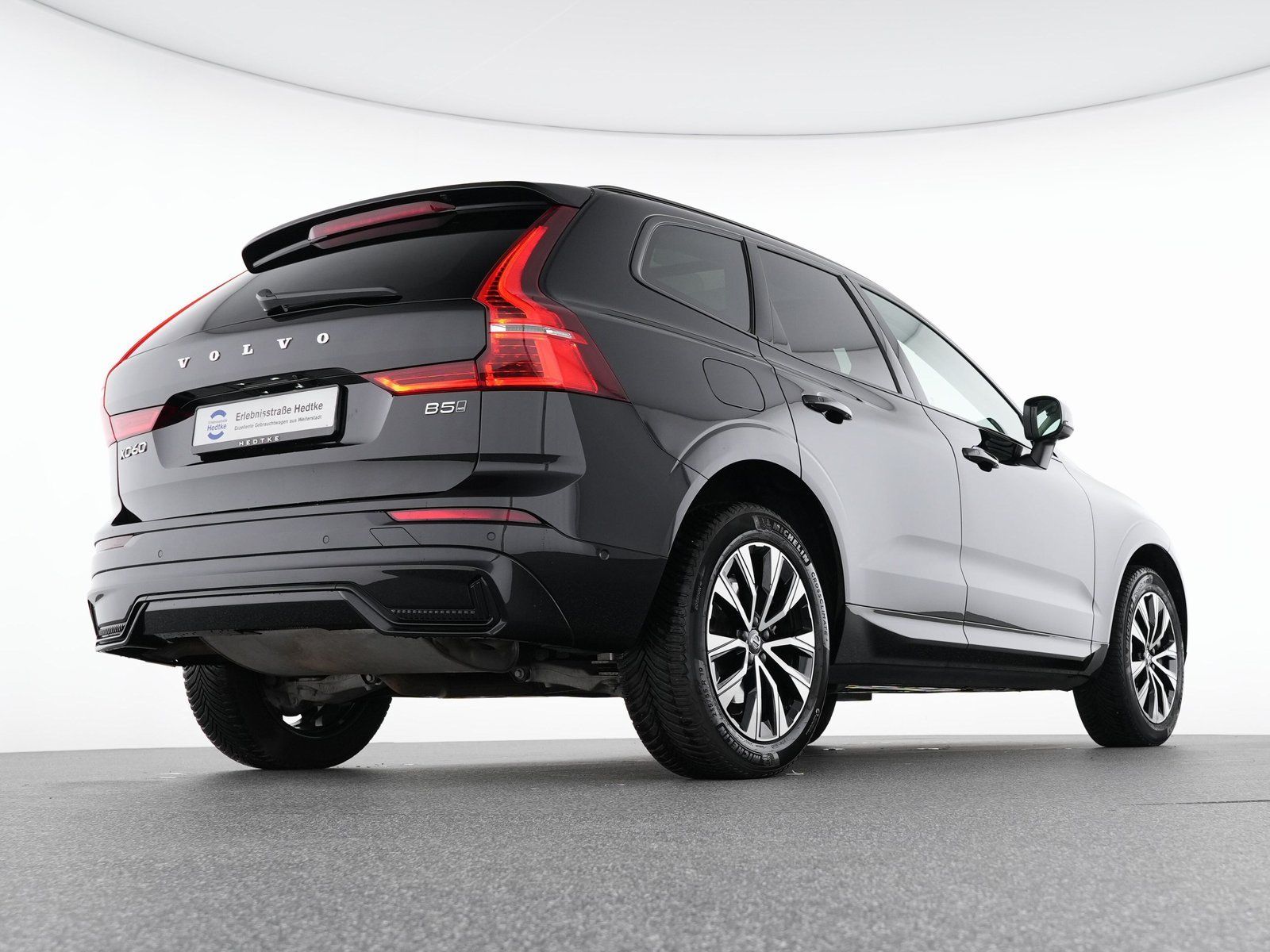 Volvo XC60 B5 Benzin AWD Plus Dark - Samsaru's Car Outlet