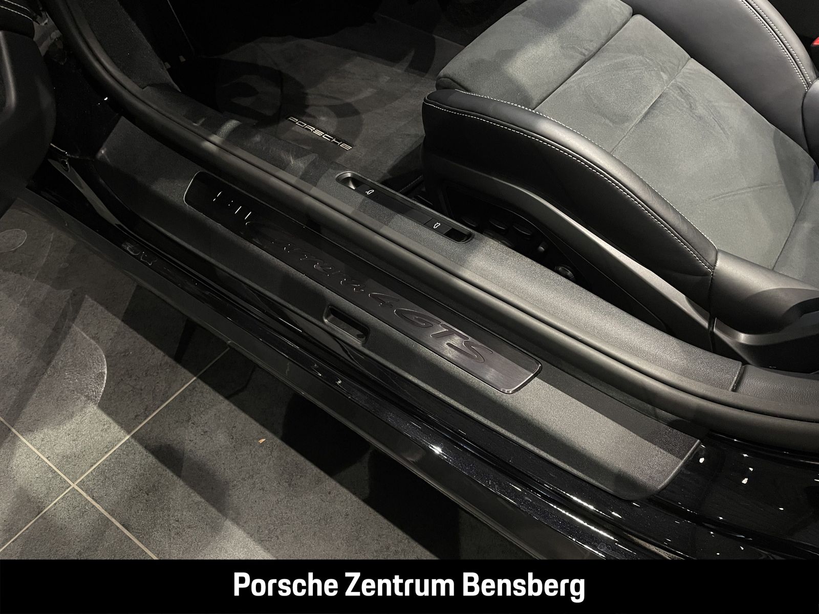 Porsche 911 Carrera 4 GTS Cabriolet Burmester Lift 18Weg