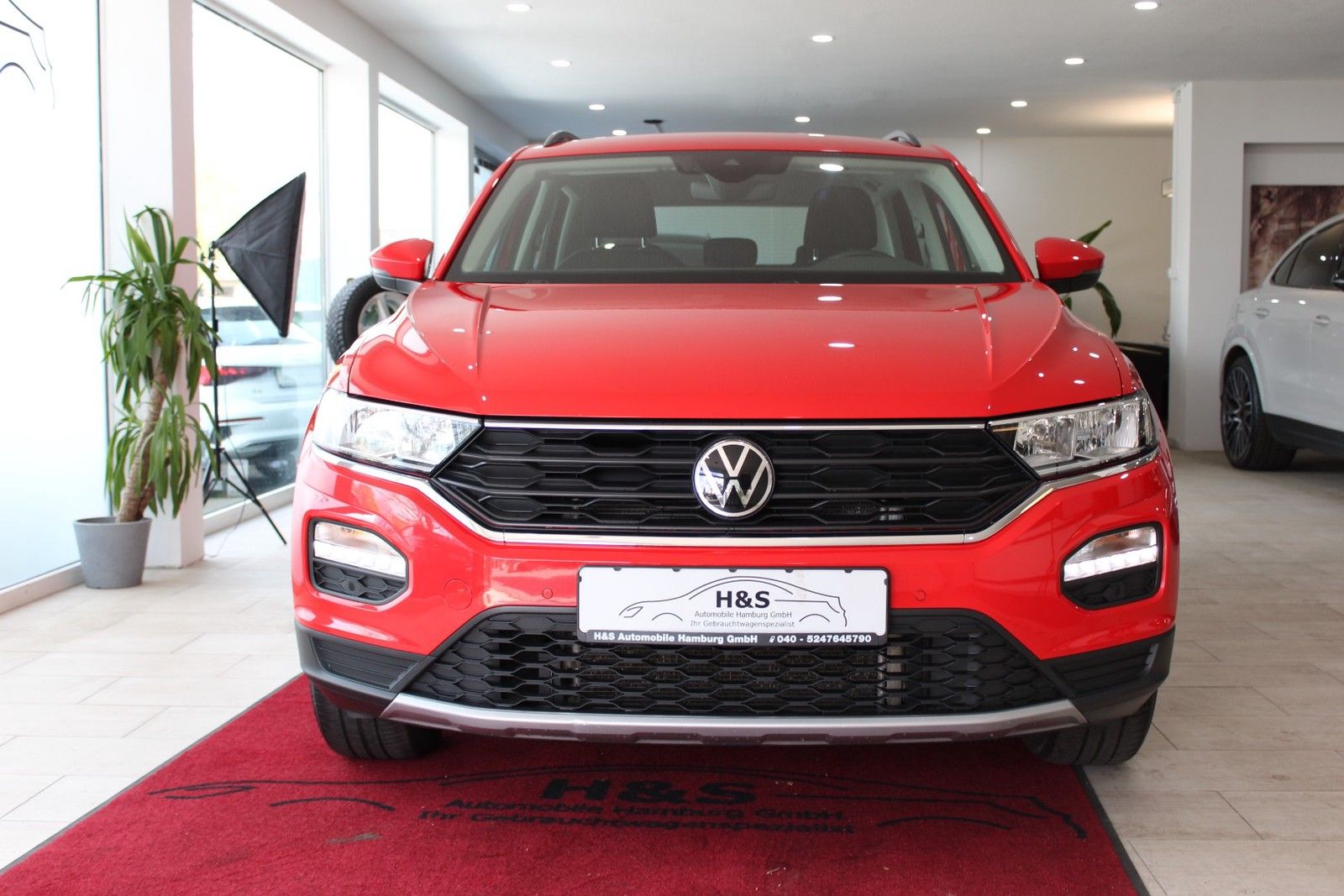 Volkswagen T-Roc 1.5 TSI Style - Samsaru's Car Outlet