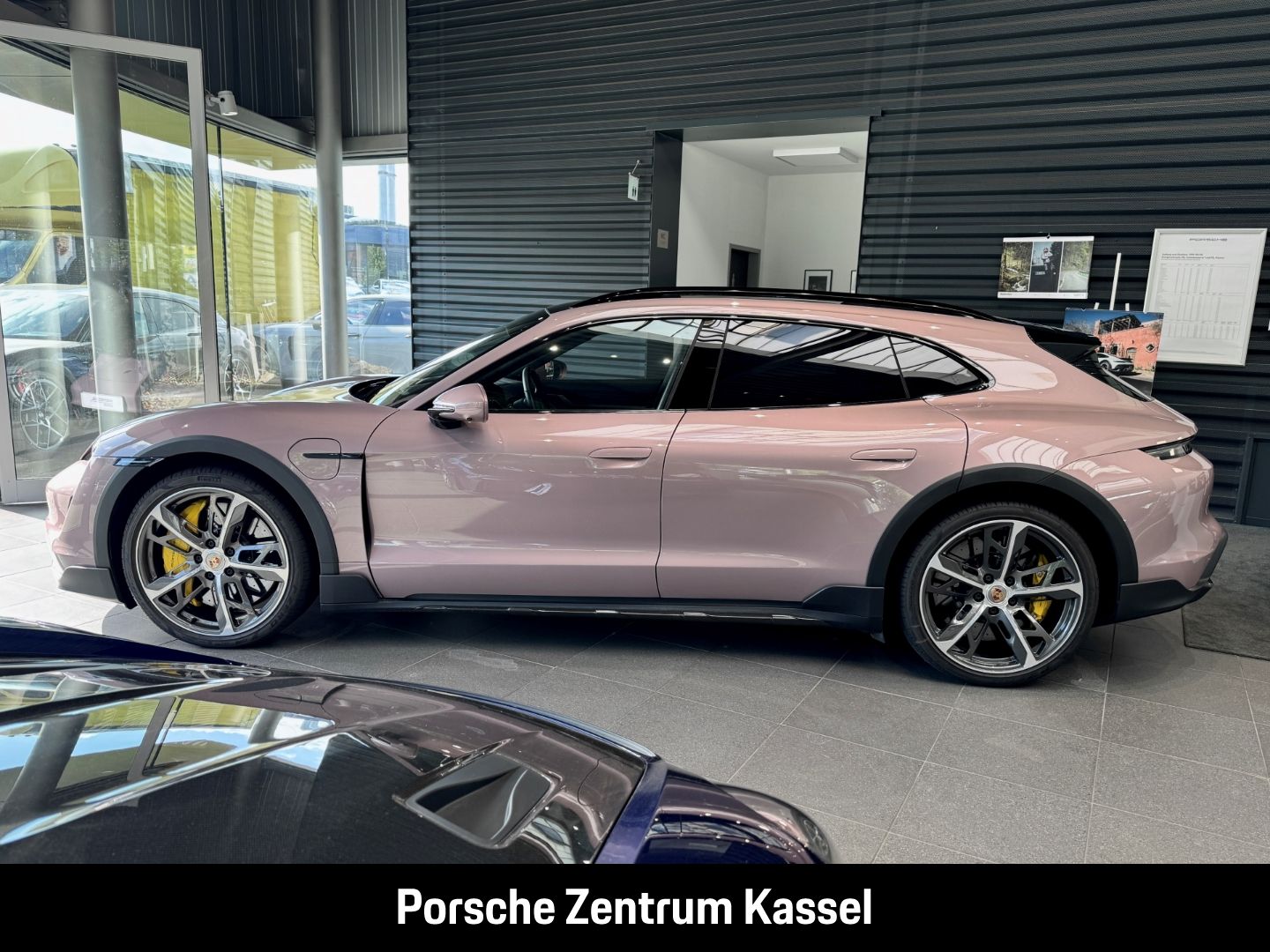 Porsche Taycan Turbo S Cross Turismo