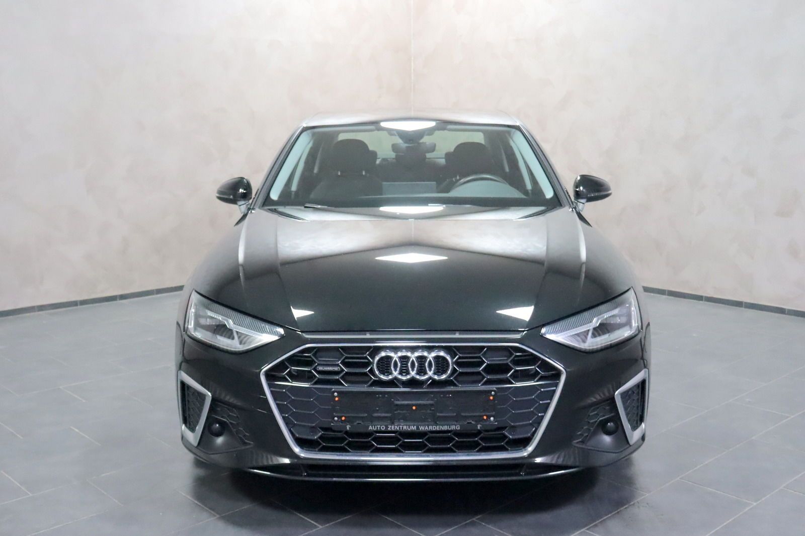 Audi A4 Lim. 40 TFSI Quattro S Line - Samsaru's Car Outlet