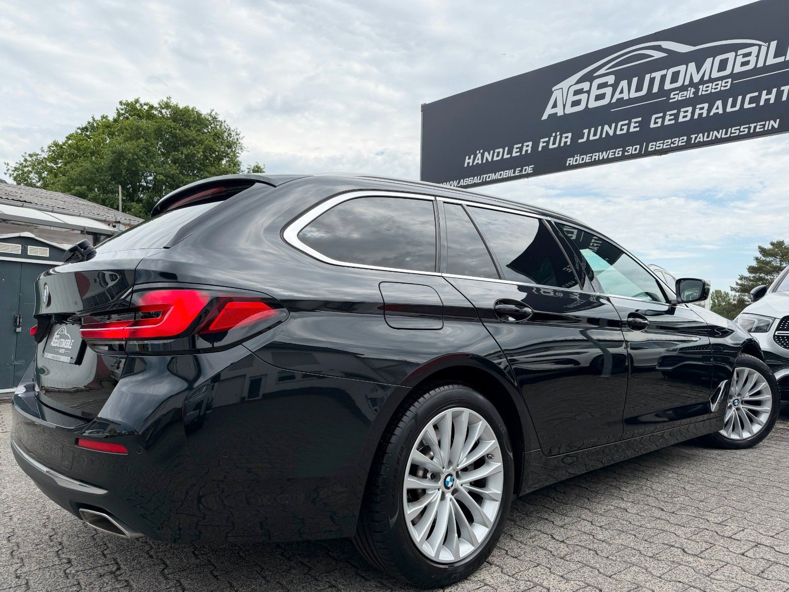 BMW 530i Luxury PANO*DDC*Leder*ACC*360°*AdapLED*HiFi