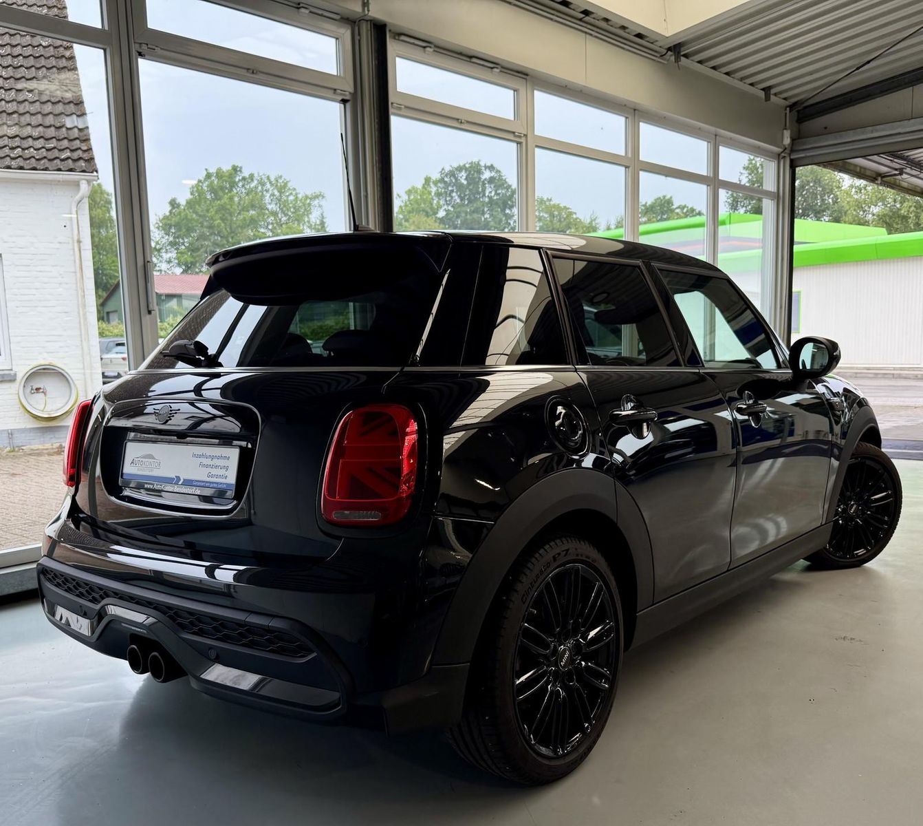 MINI Cooper S - Samsaru's Car Outlet