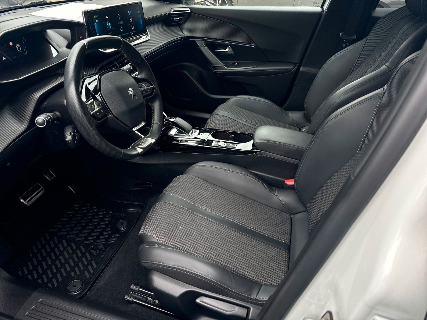 Peugeot 2008 e- Allure - Samsaru's Car Outlet