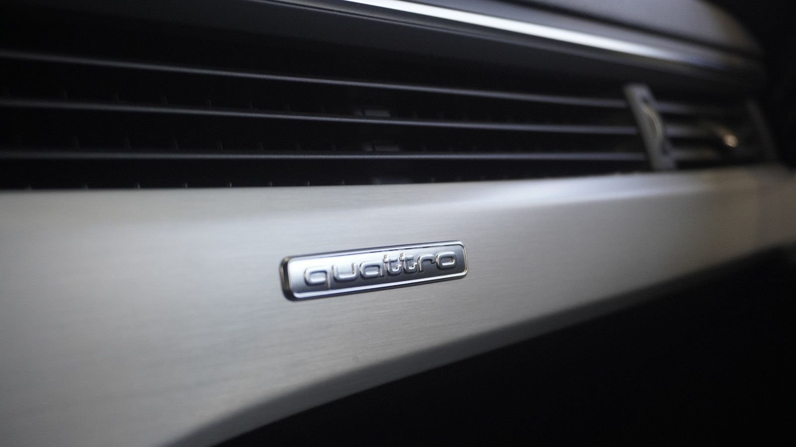Audi A4 Avant 40 TFSI quatt S line - Samsaru's Car Outlet