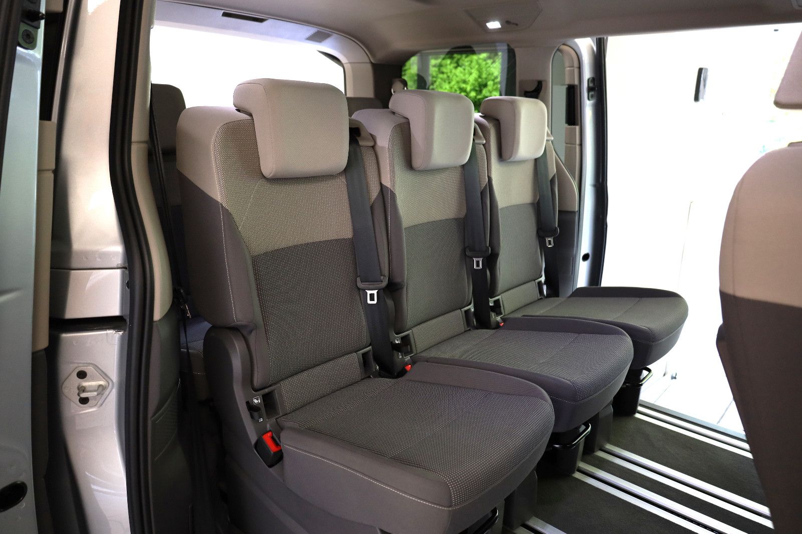 Volkswagen T7 2.0 TDI Multivan Edition - Samsaru's Car Outlet