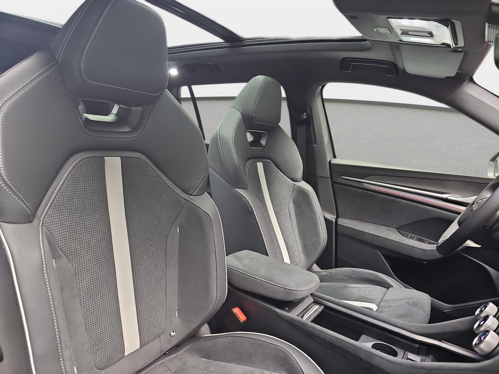 Skoda 1.5 TSI DSG IV PHEV SPORTLINE AHK PANO LM