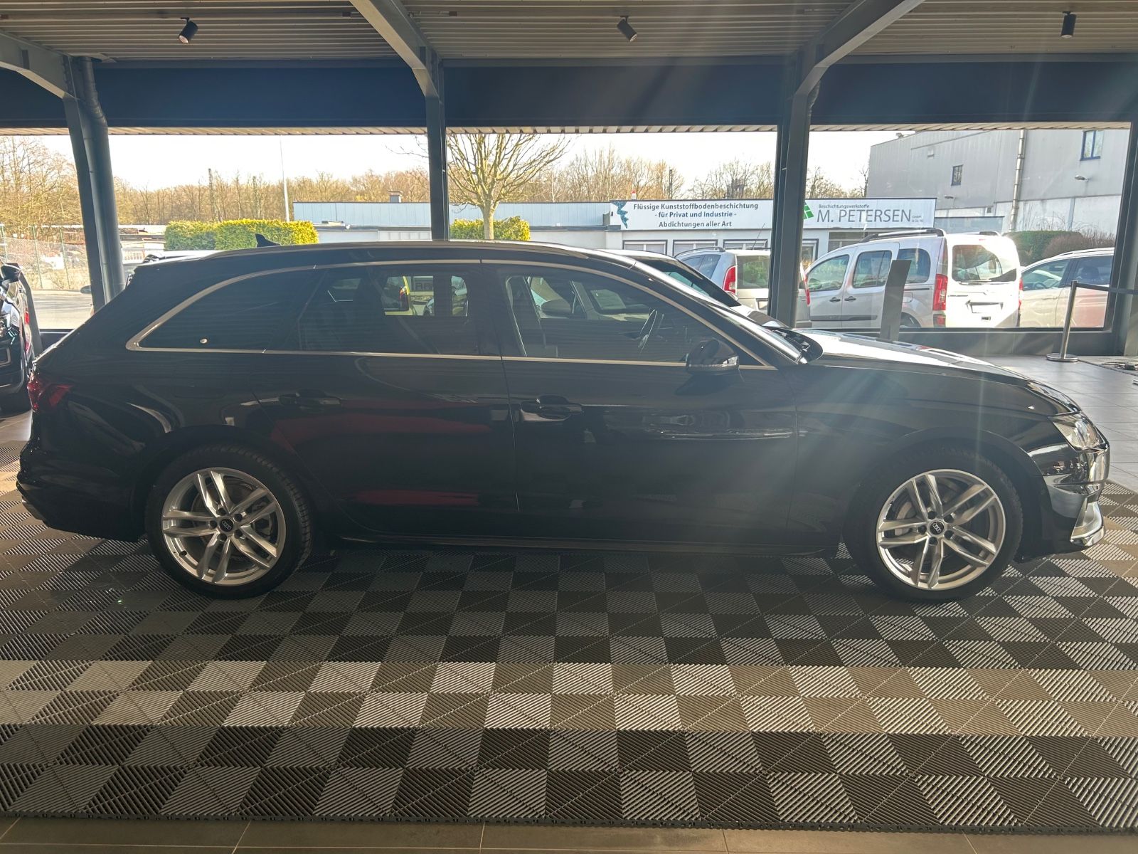 Audi A4 Avant 40 TFSI quattro advanced - Samsaru's Car Outlet