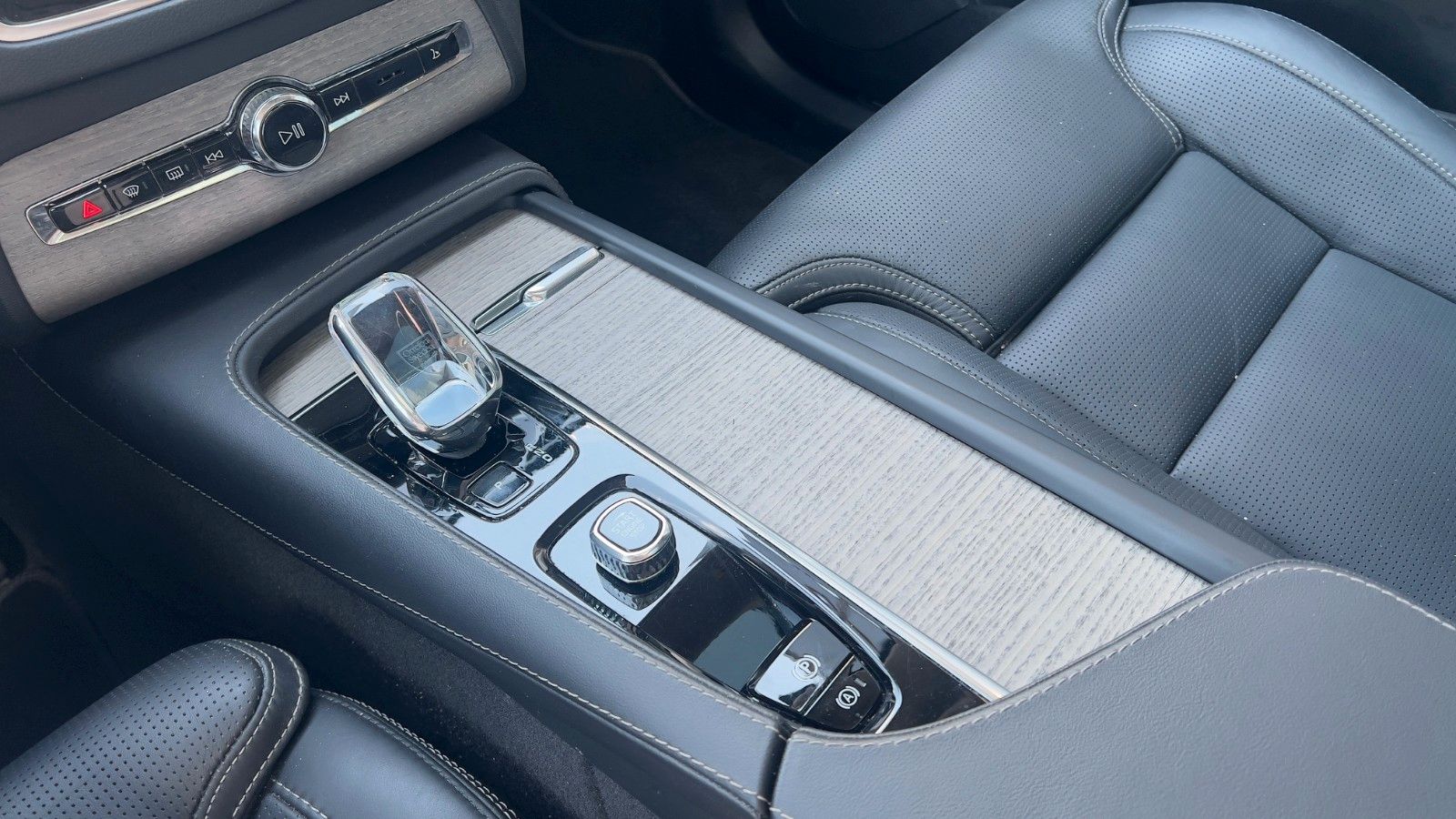 Volvo XC90 B5 D AWD Ultimate Dark*B&W*HUD*LUFT*AHK*ACC