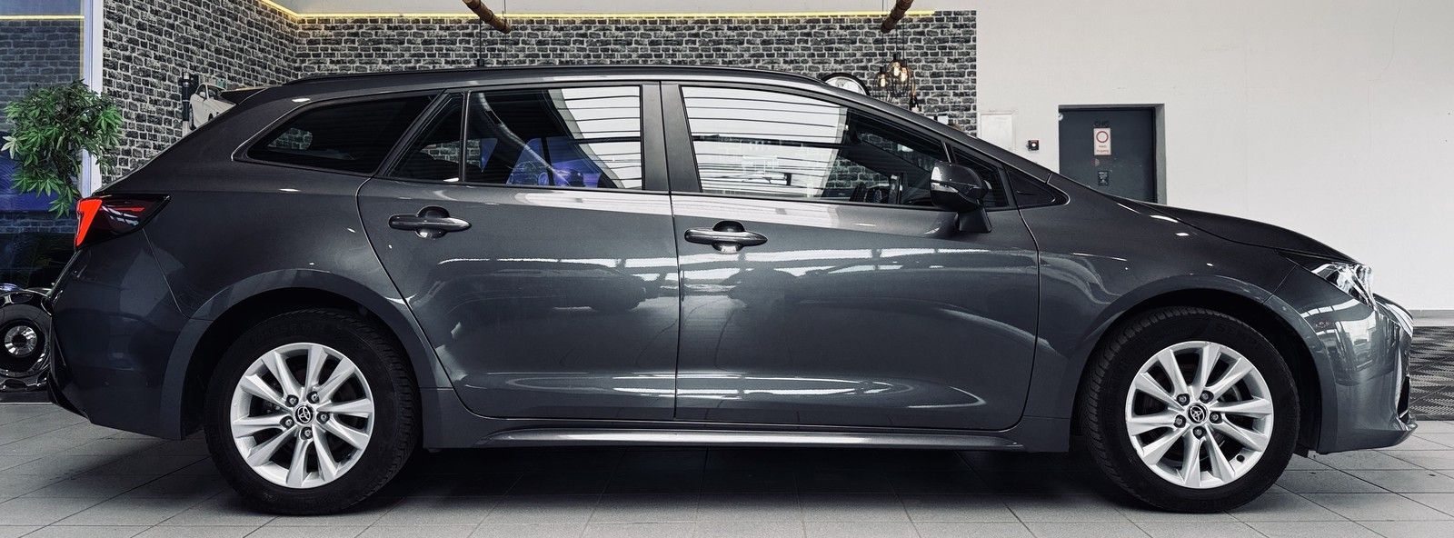 Toyota Corolla Touring Sports Hybrid Business|1.HD|KAME