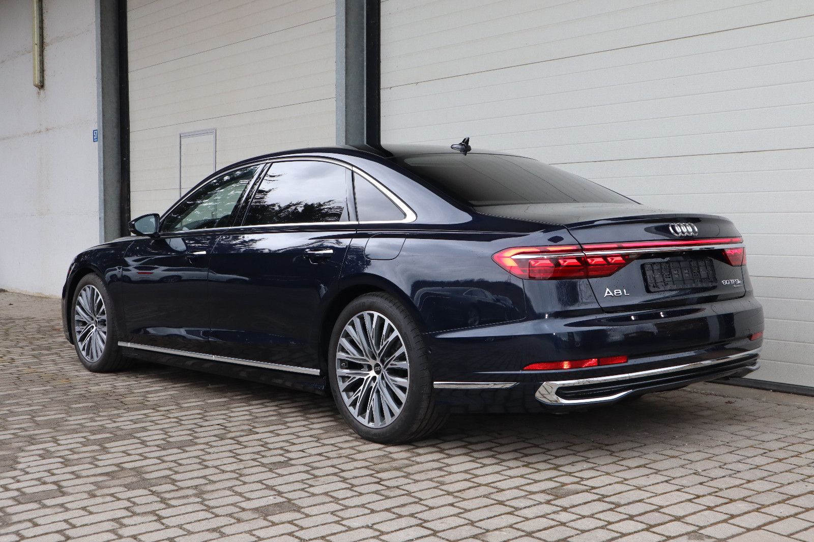 Audi A8L 60 TFSIe lang exclusive - Samsaru's Car Outlet