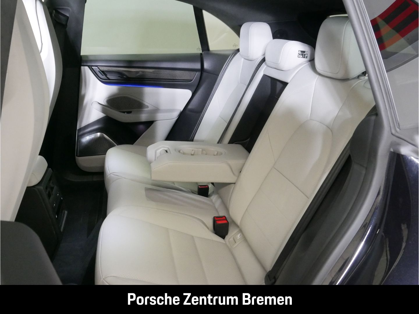 Porsche Macan Electric Turbo Sportpaket - Samsaru's Car Outlet