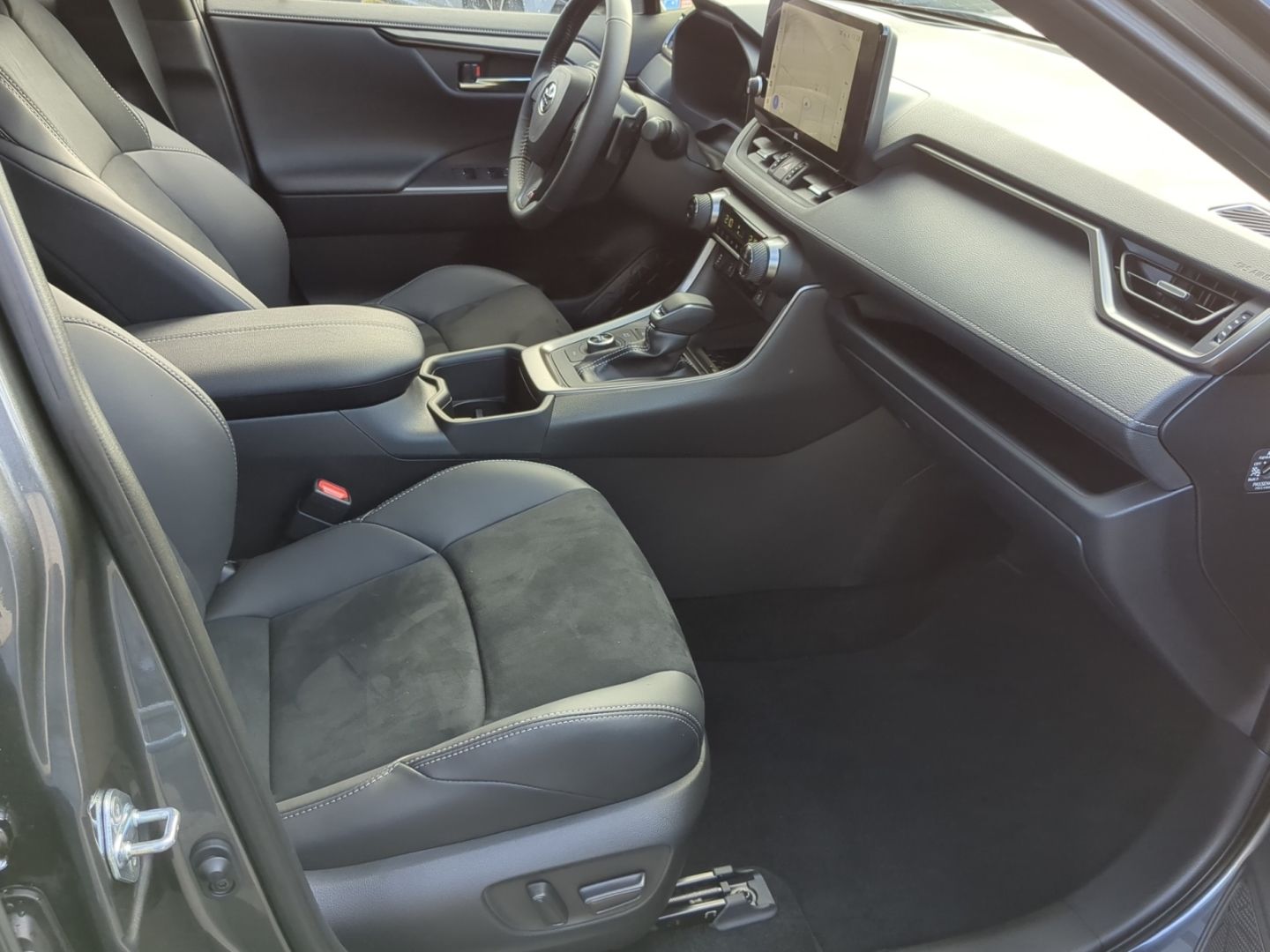 Toyota RAV 4 Plug-in Hybrid 2.5 VVT-i - Samsaru's Car Outlet