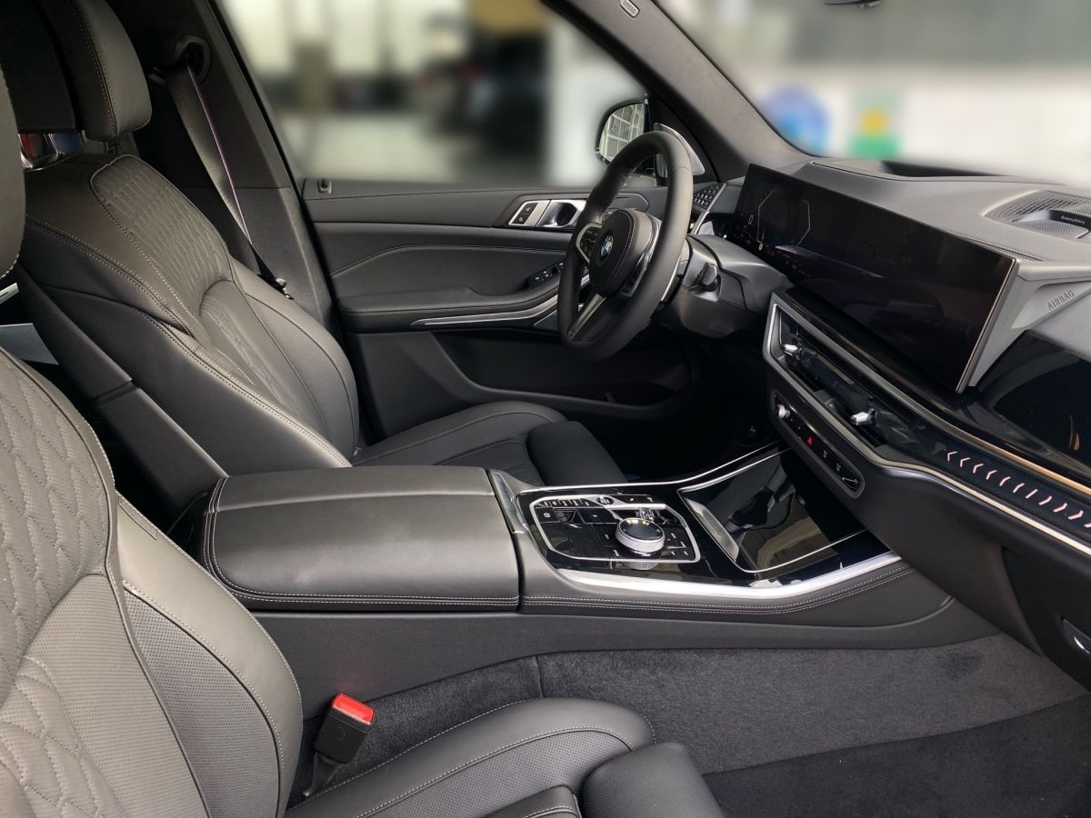 BMW X5 xDrive40d M-Sport B&W KeyLess Pano AHK Air LE