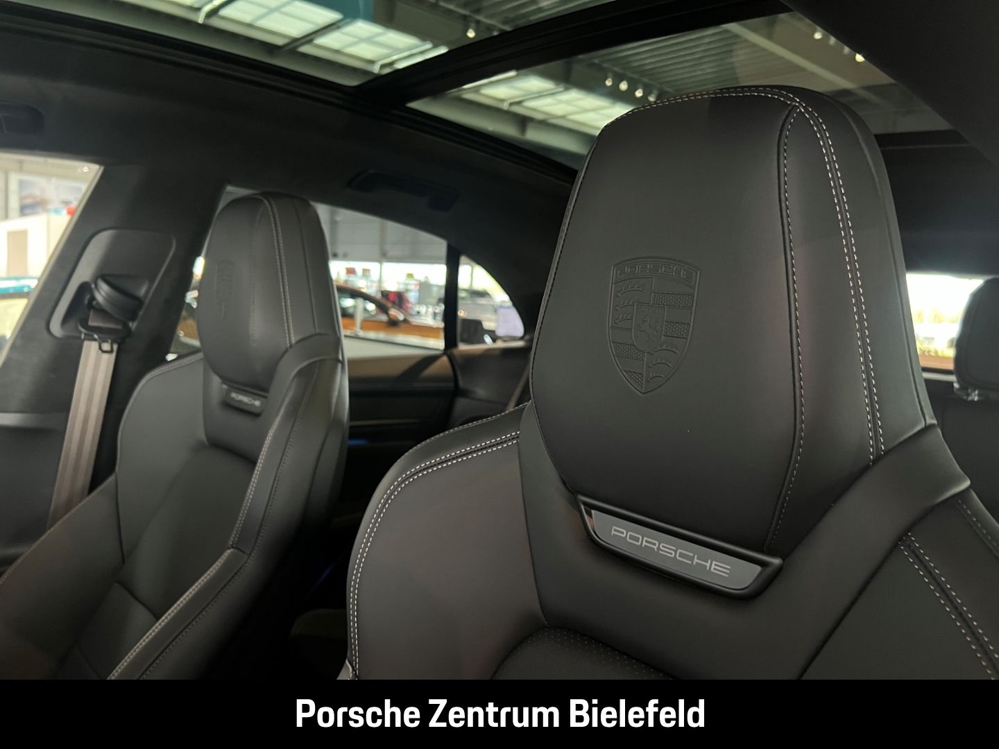 Porsche Macan Turbo Burmester Luftfederung Panoramadach