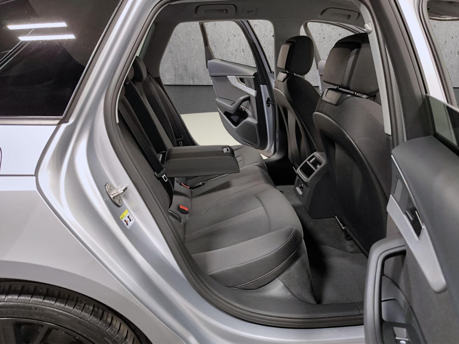 Audi A4 Avant 40 TDI quattro S tronic - Samsaru's Car Outlet