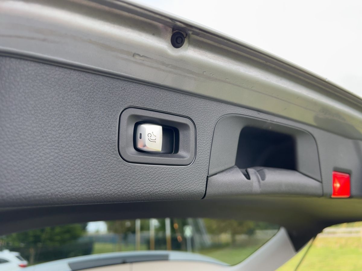 Mercedes-Benz GLC 300 e 4Matic AMG Line - Samsaru's Car Outlet