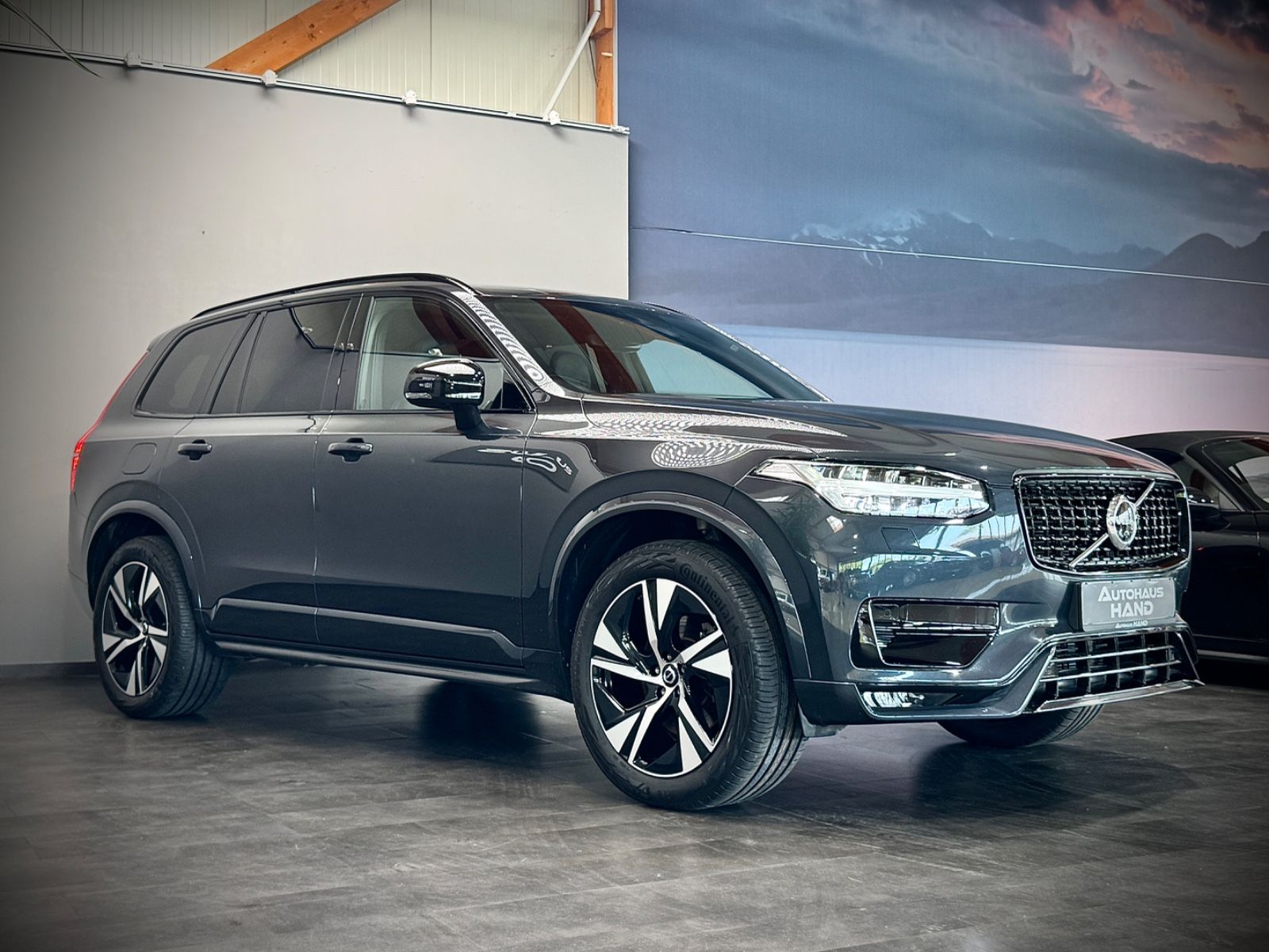 Volvo XC90 R-Design AWD - Samsaru's Car Outlet