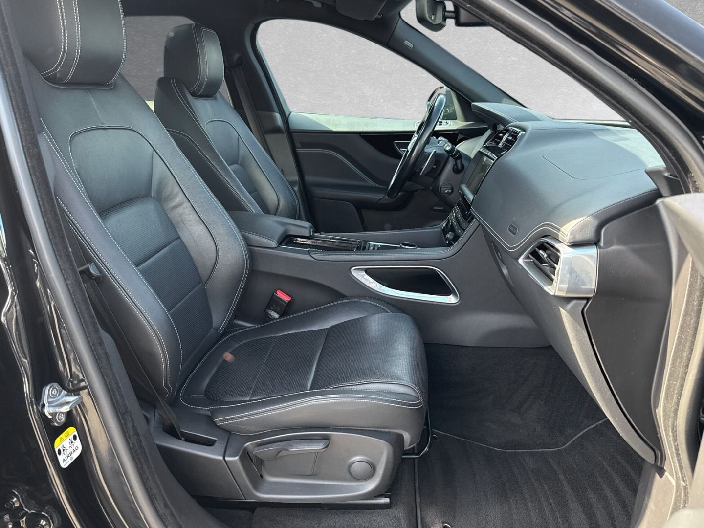 Jaguar F-Pace R-Sport AWD 20d Pano Winter Navi LED Virt