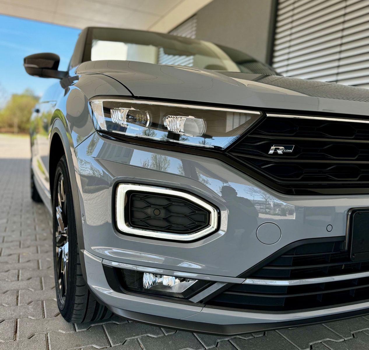 Volkswagen T-Roc R-Line - Samsaru's Car Outlet
