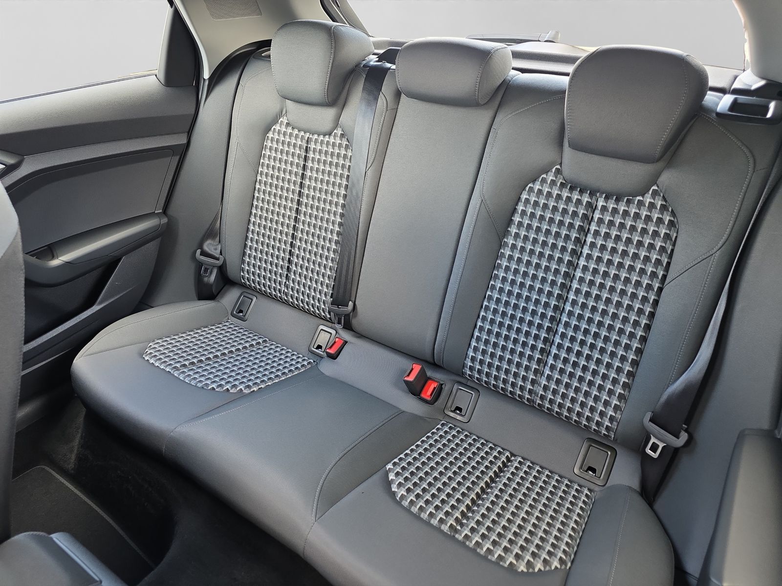 Audi A1 Sportback 25 1.0 TFSI S line - Samsaru's Car Outlet