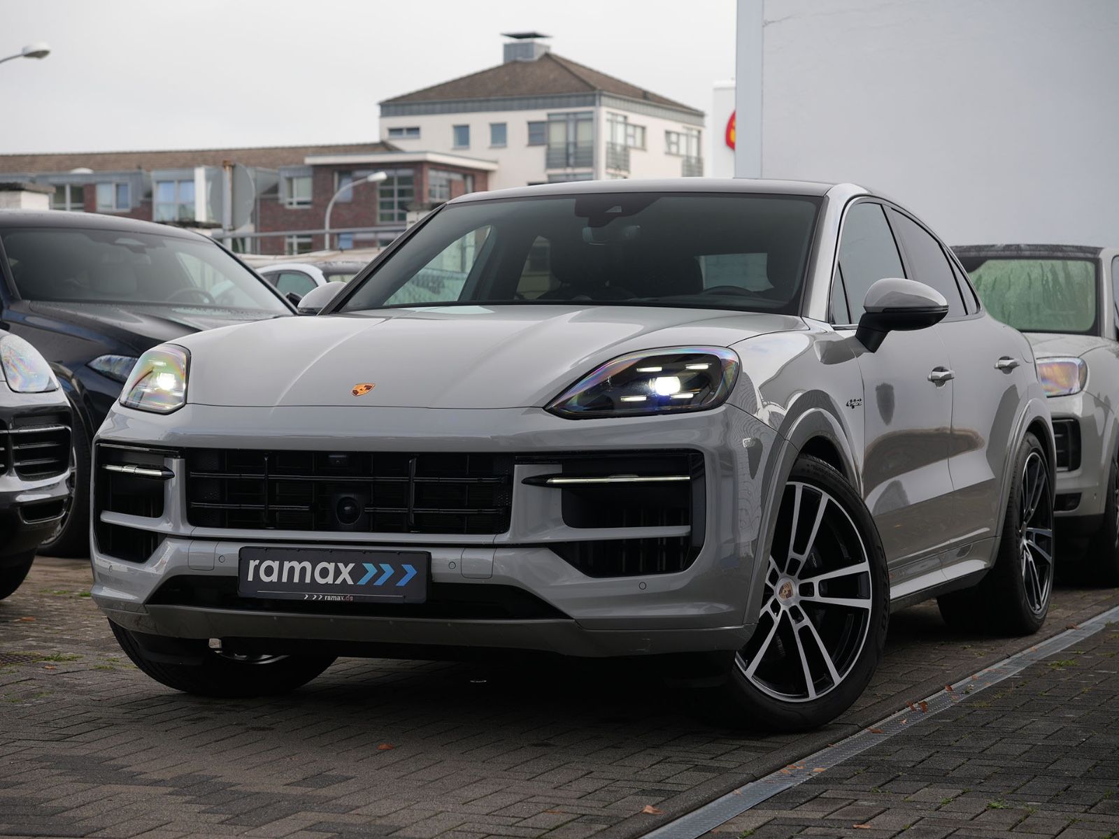 Porsche E-Hybrid Coupé SPORTDESIGNPAKET-ACC-MASSAGE-VOLL