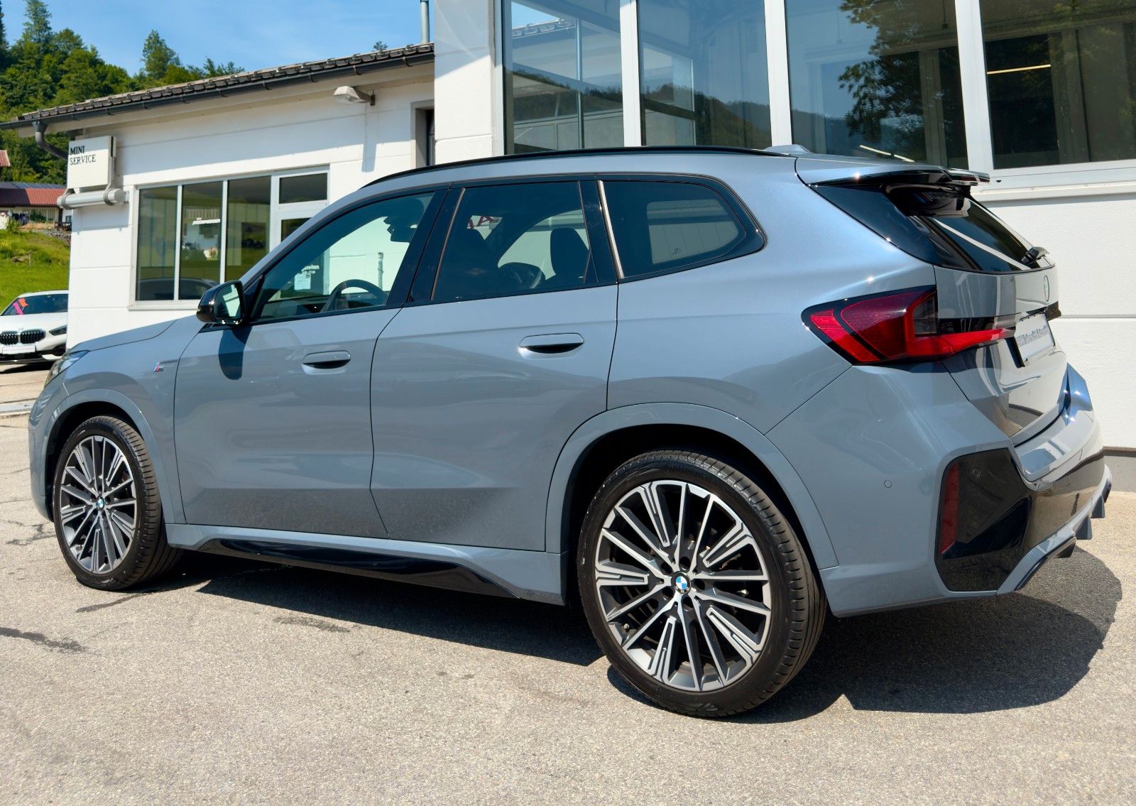 BMW X1 xDrive 23d M Sport - Samsaru's Car Outlet