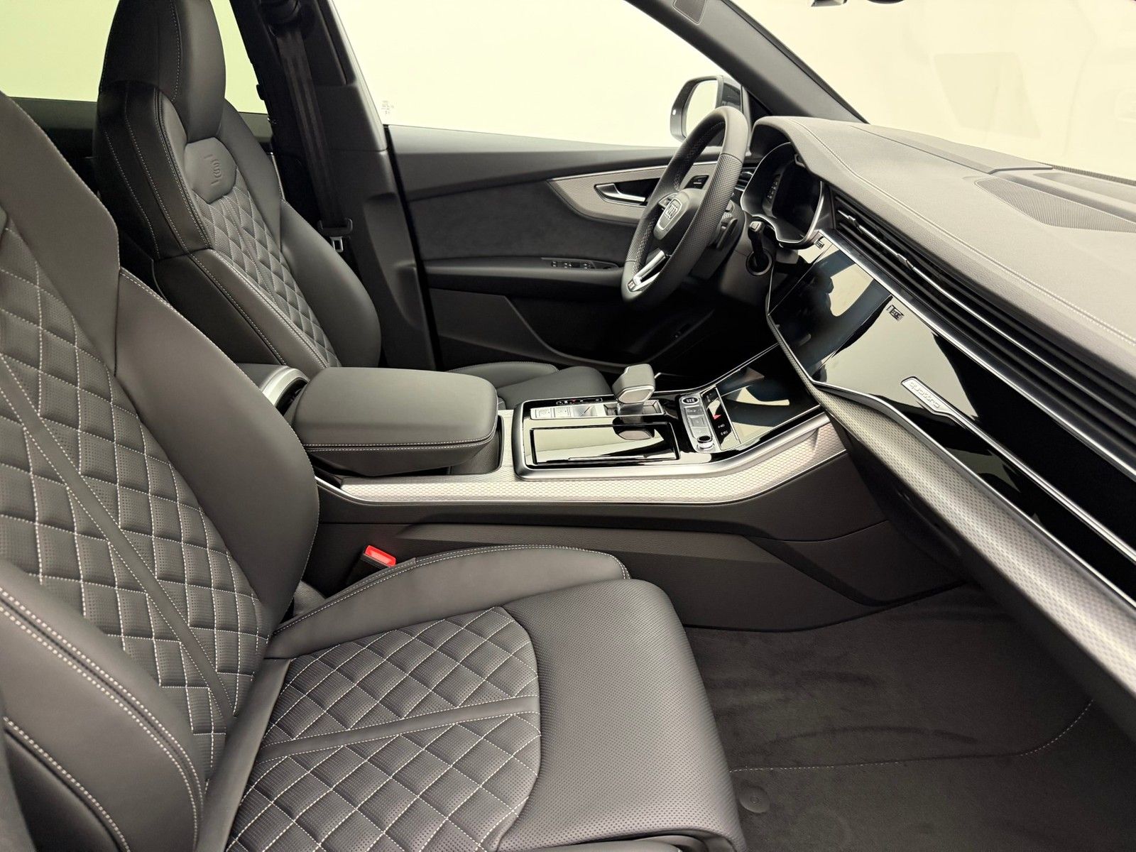 Audi Q8 TDI Quattro Tiptr S Line SportExtBlackPano23
