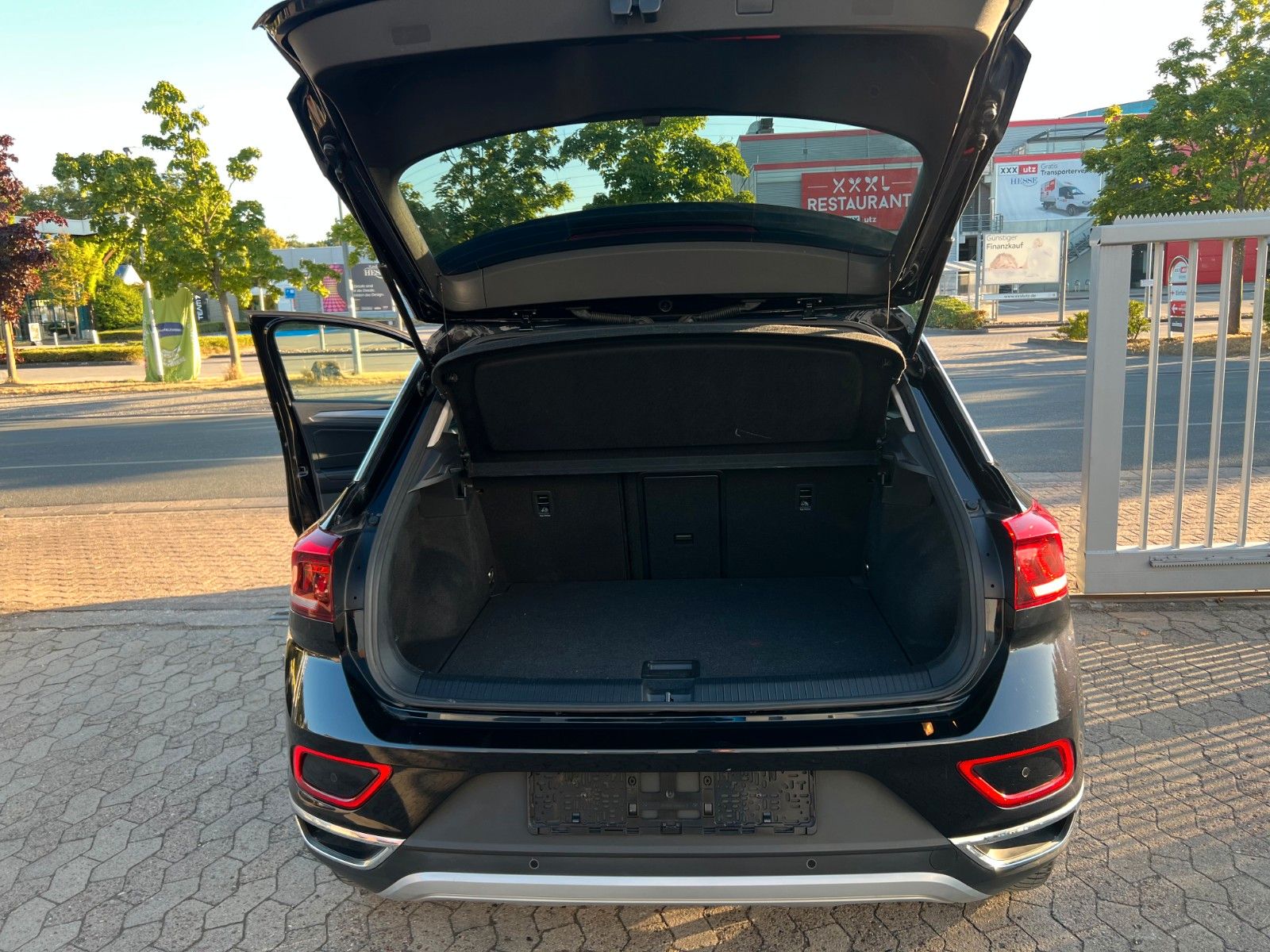 Volkswagen T-Roc Style - Samsaru's Car Outlet