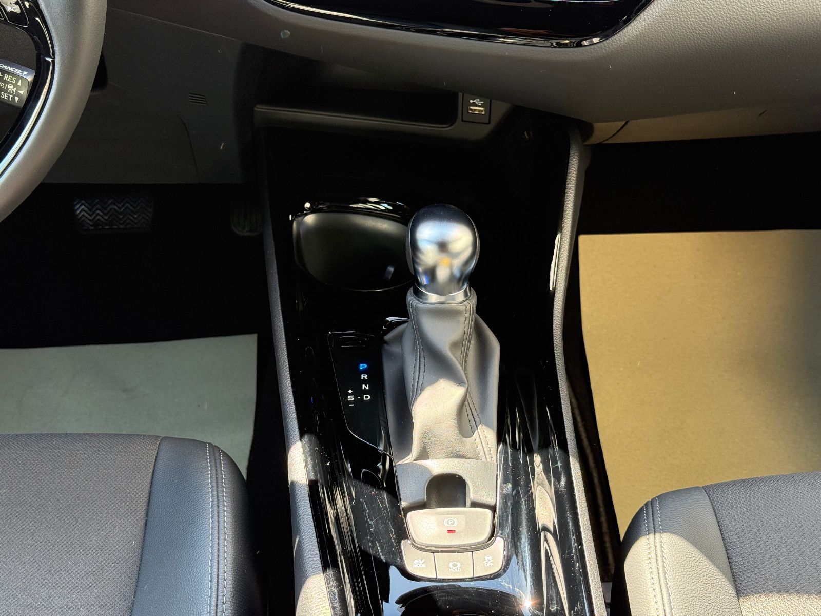 Toyota C-HR Hybrid 2.0 Team - Samsaru's Car Outlet