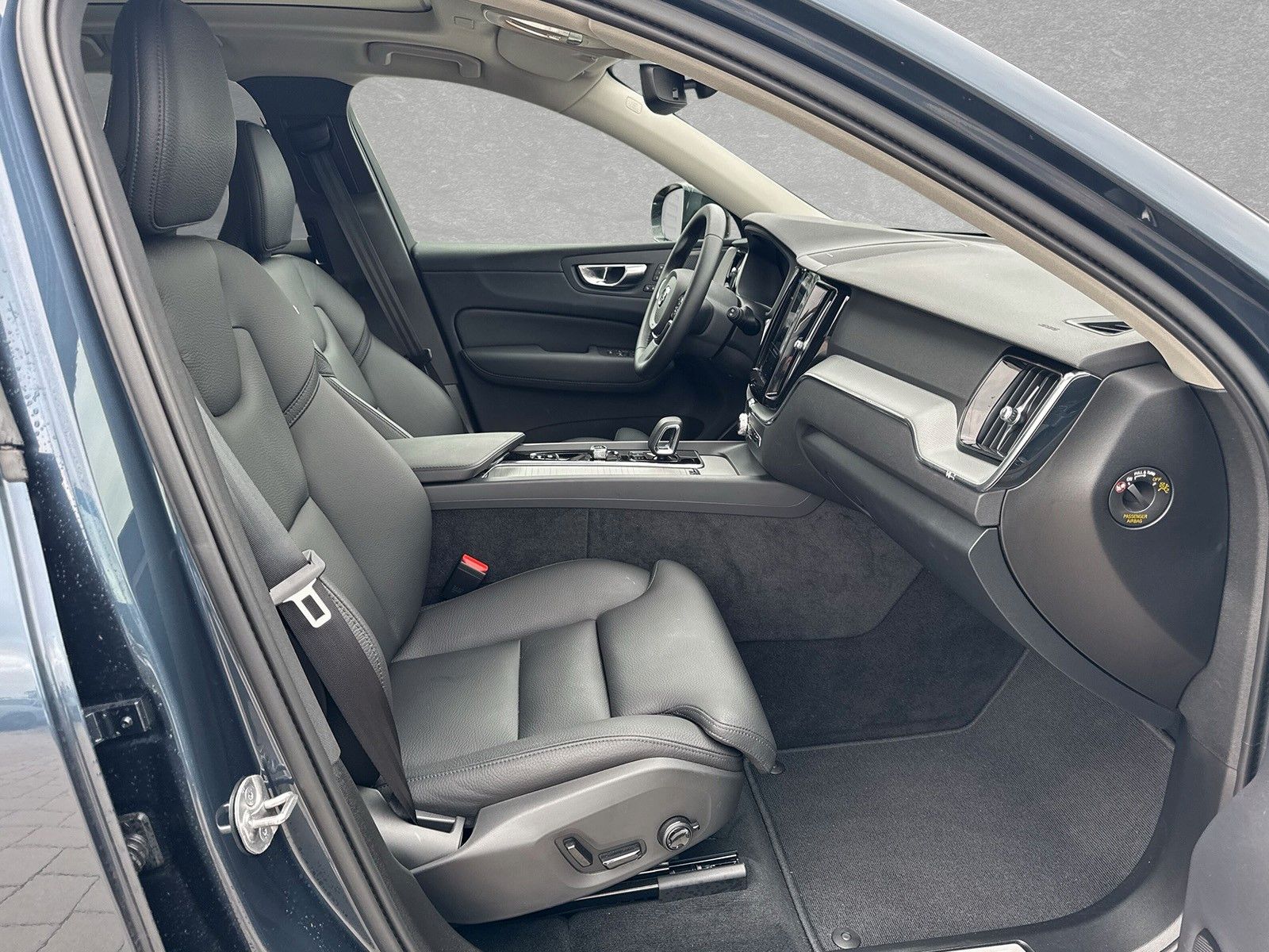 Volvo XC60 T6 Plug-in Hybrid AWD Plus Dark AHK ACC SD