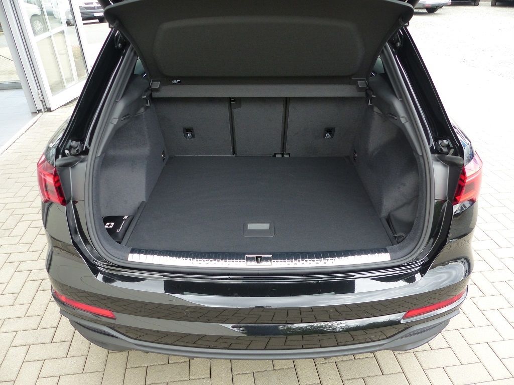 Audi Q3 40 TFSI quattro S line - Samsaru's Car Outlet