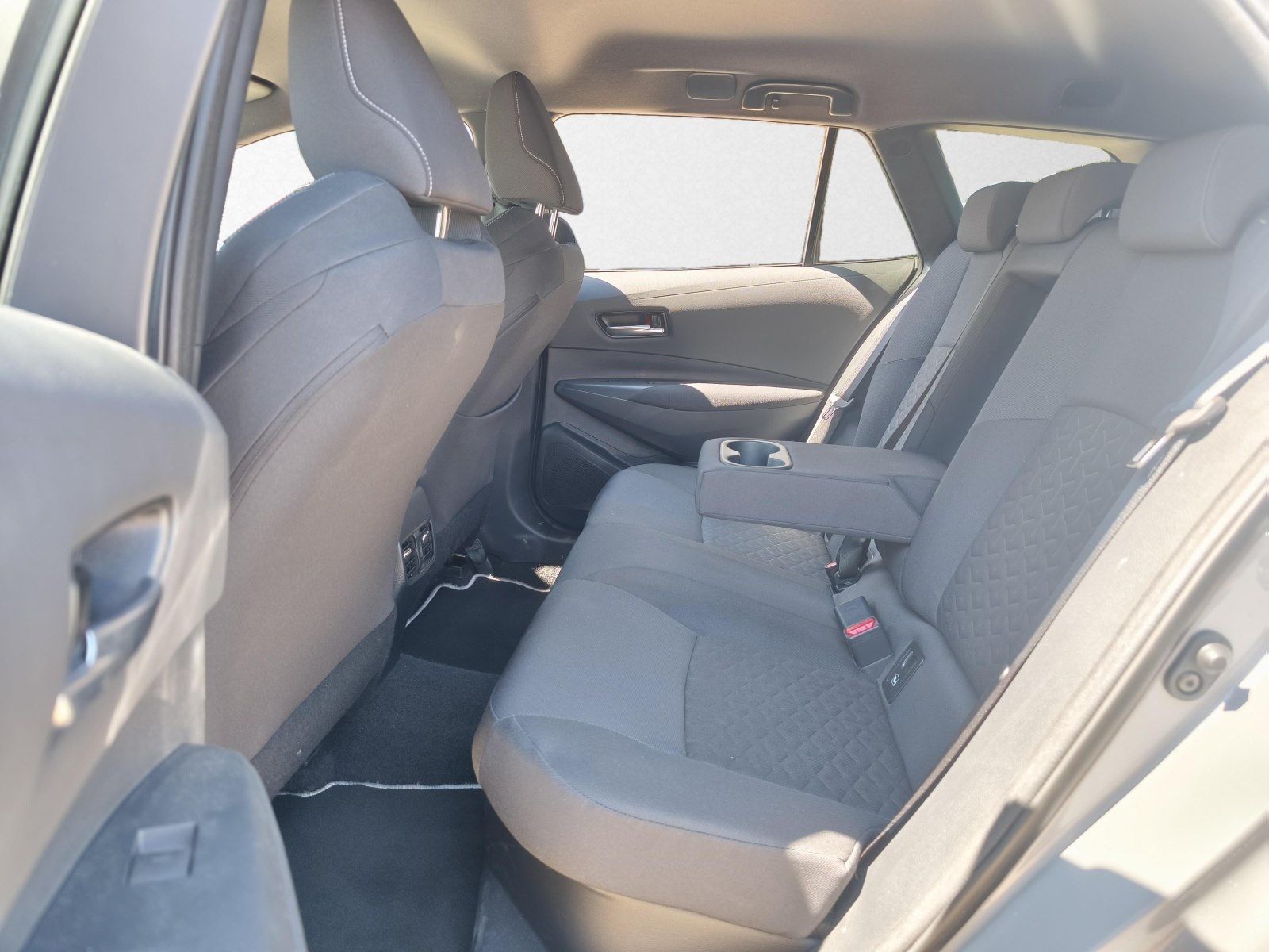 Toyota Corolla Touring Sports 2.0 Hybrid Team D - Samsaru's Car Outlet