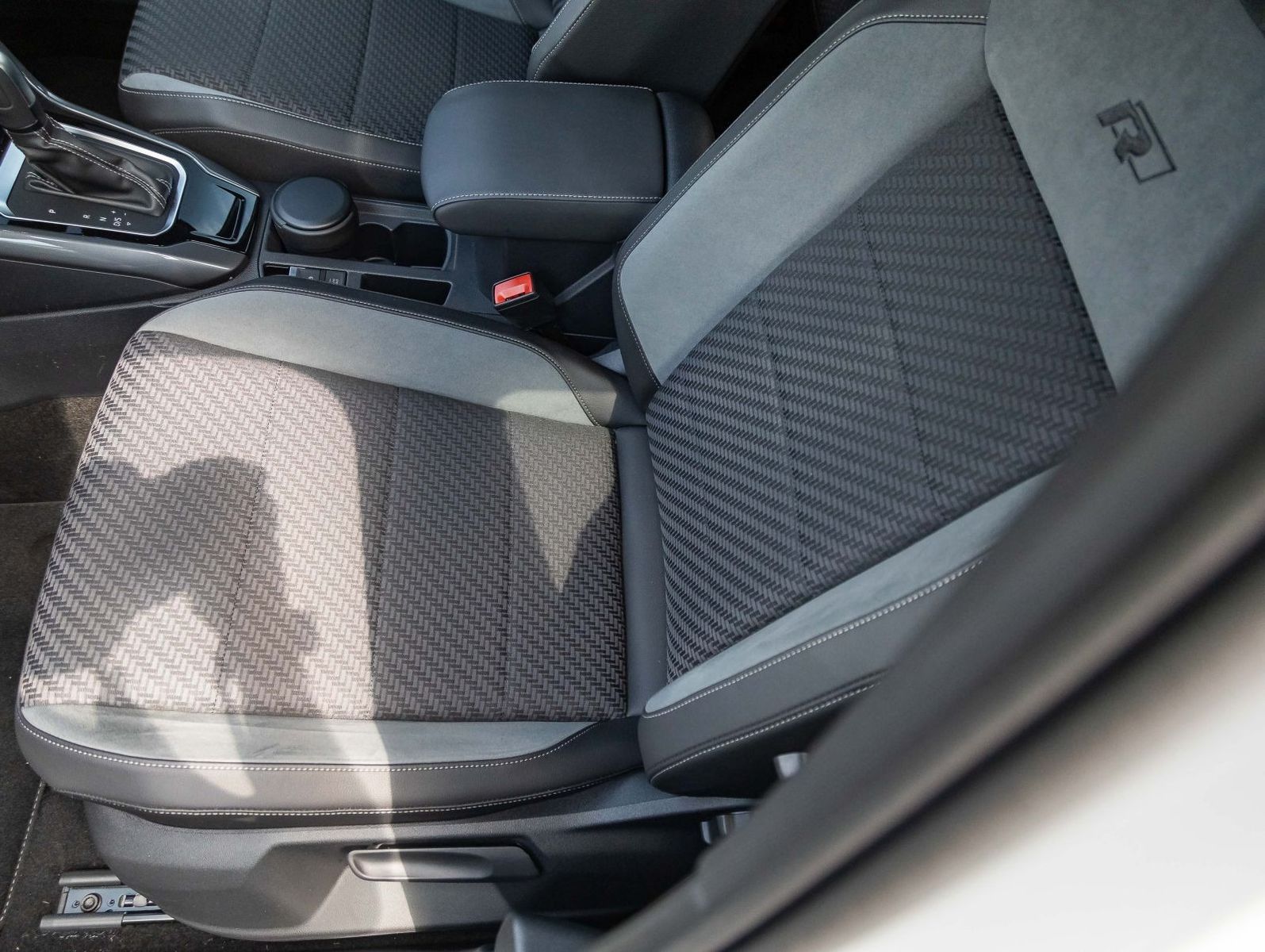 Volkswagen T-Roc 1.5 TSI Sport DSG - Samsaru's Car Outlet