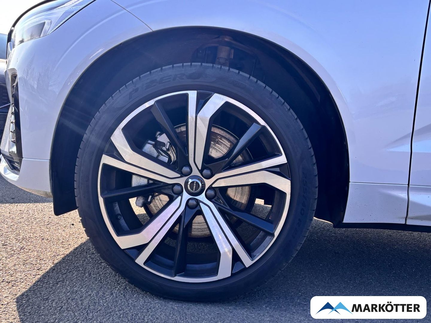 Volvo XC60 B4 Plus Dark 21''/ACC/BLIS/H&K/CAM/SHZ/FSH