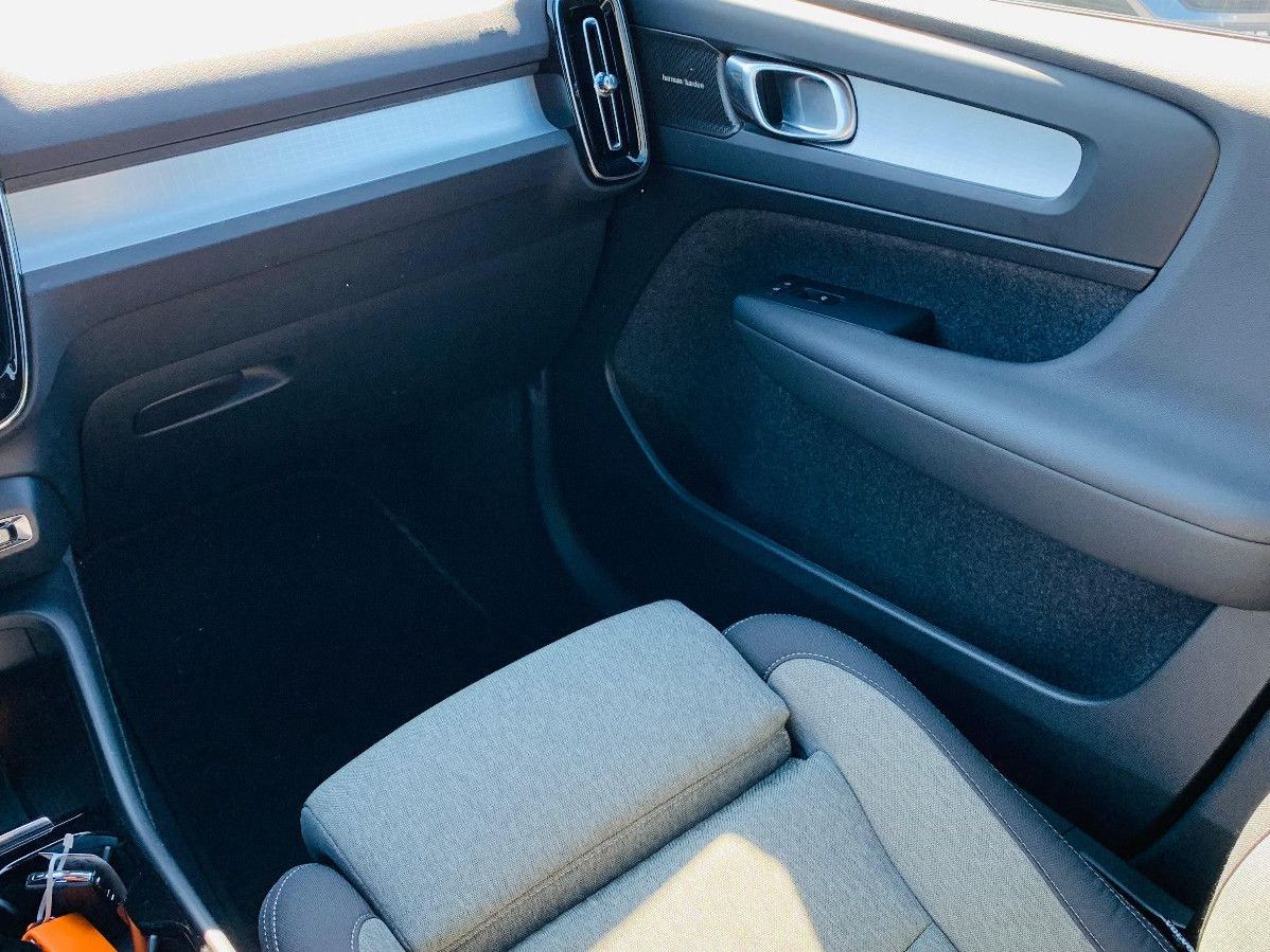 Volvo XC40 B3 Aut. Plus Dark - Samsaru's Car Outlet