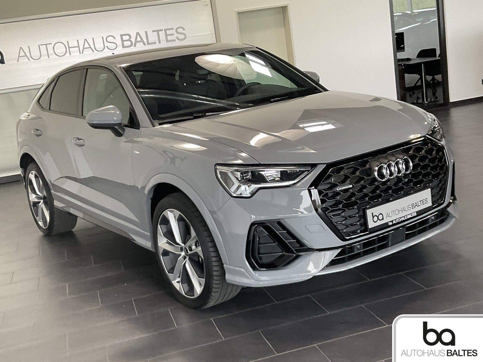 Audi Q3 Sportback 40 TDI quattro S line - Samsaru's Car Outlet