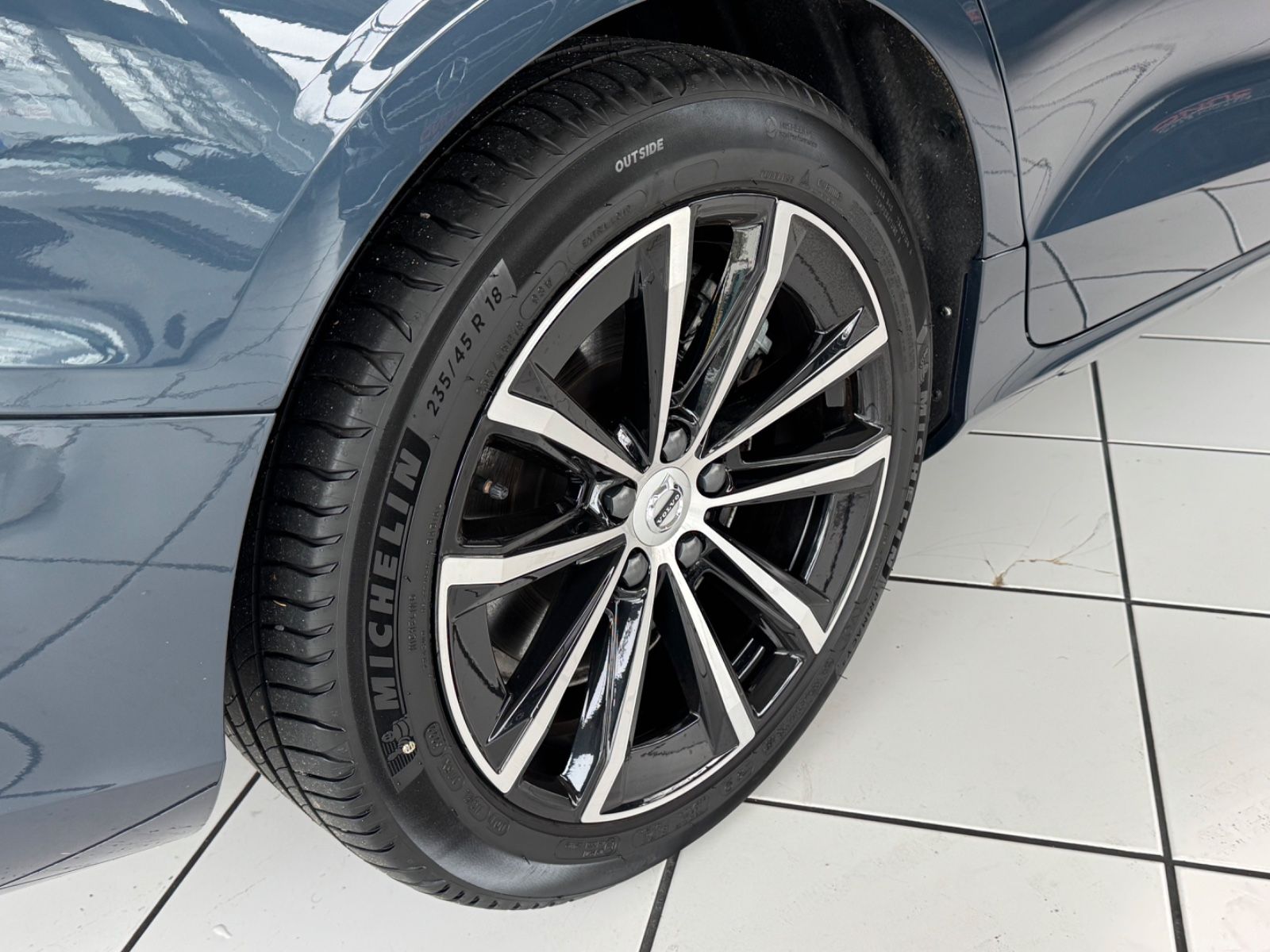 Volvo V60 Kombi Core Recharge Plug-In Hybrid AWD