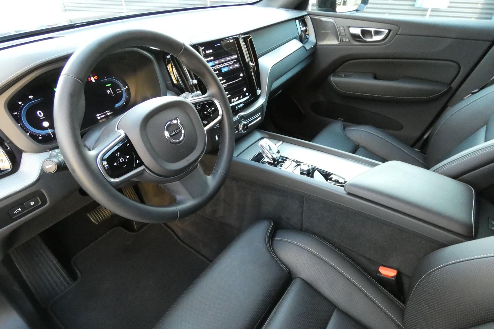 Volvo XC60 Ultra Black Edition Recharge Plug-In Hybrid