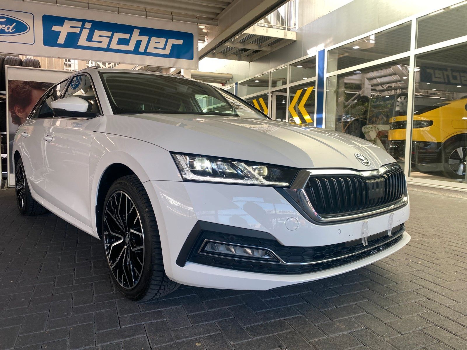 Skoda Octavia Combi Style - Samsaru's Car Outlet