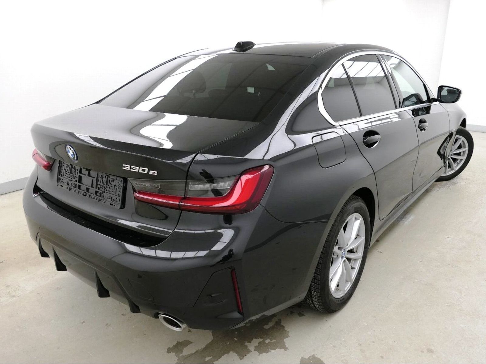 BMW 330e M Sport - Samsaru's Car Outlet