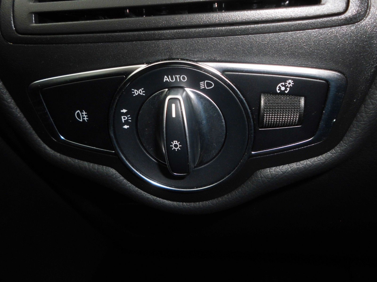 Mercedes-Benz V 220 d AVANTGARDE - Samsaru's Car Outlet