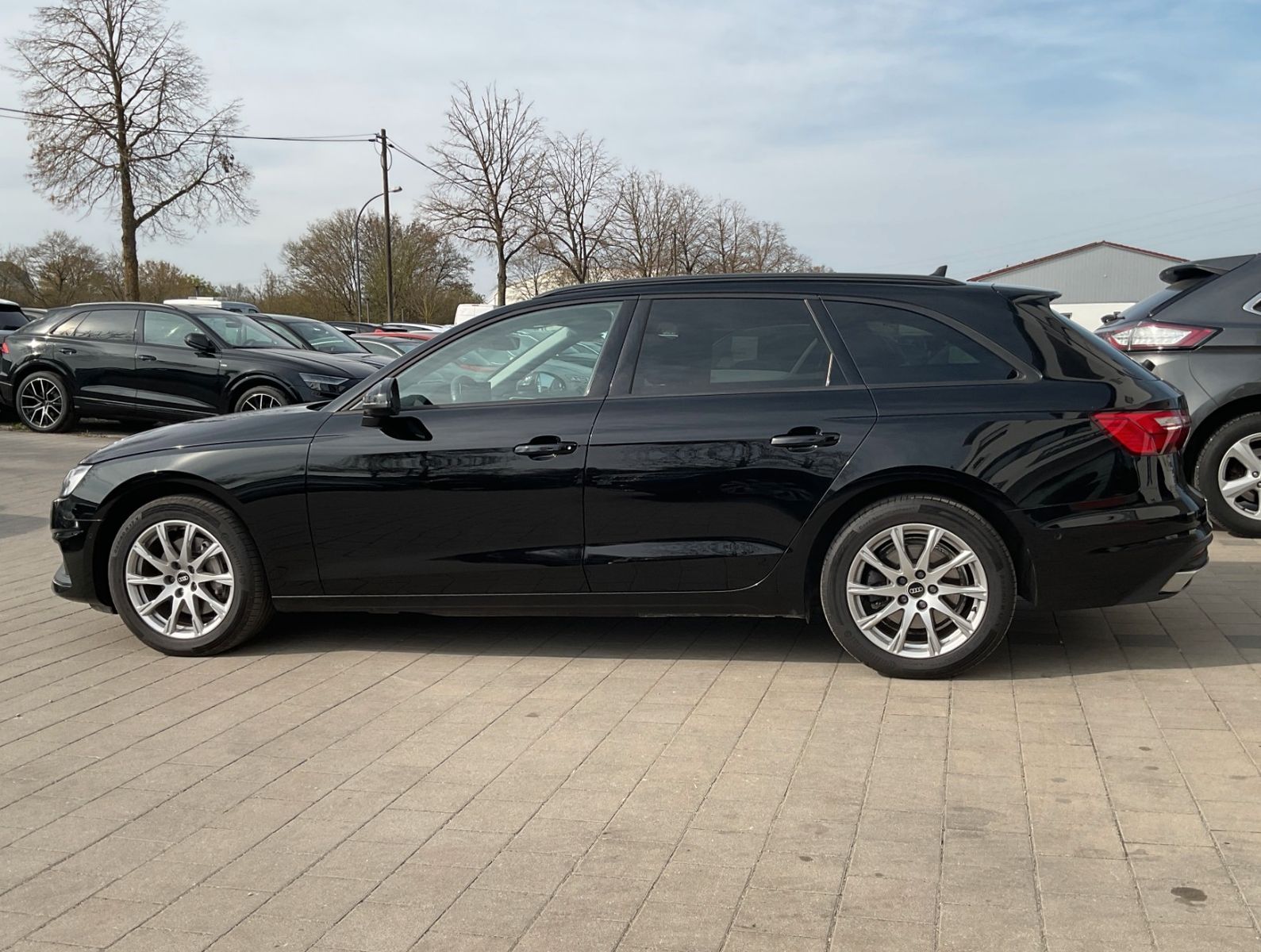 Audi A4 Av.40 TDI quattro S-Tr. - Samsaru's Car Outlet