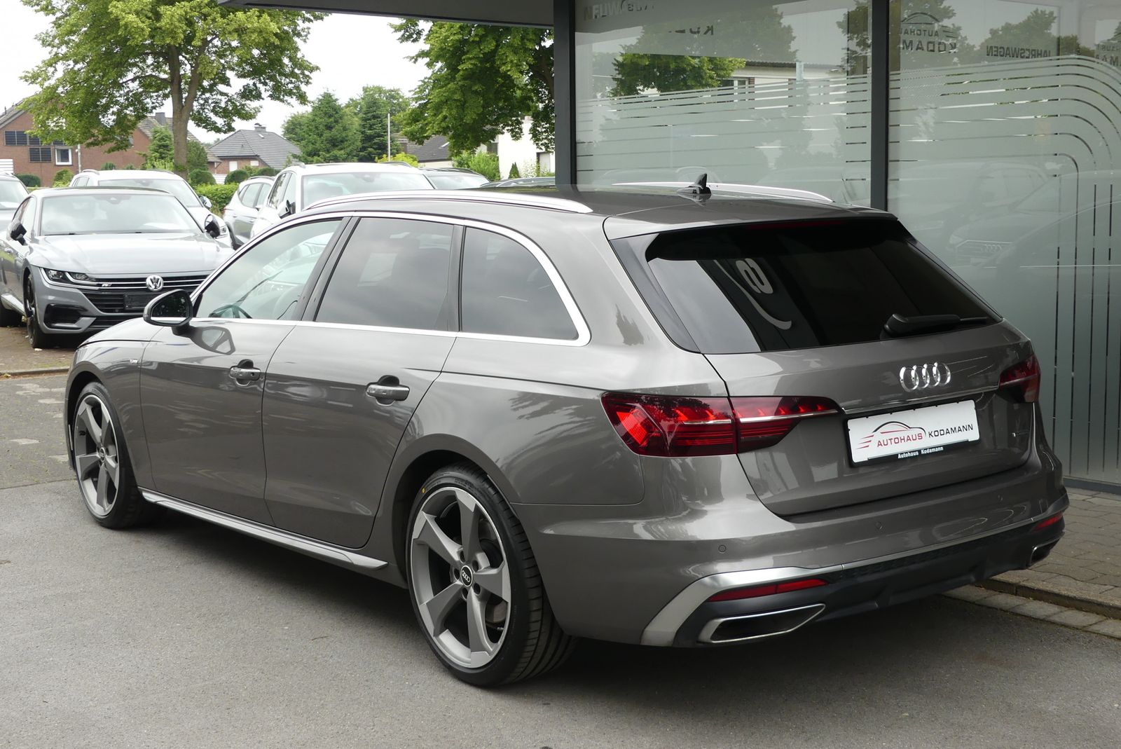 Audi A4 40 TFSI quattro S-Line - Samsaru's Car Outlet