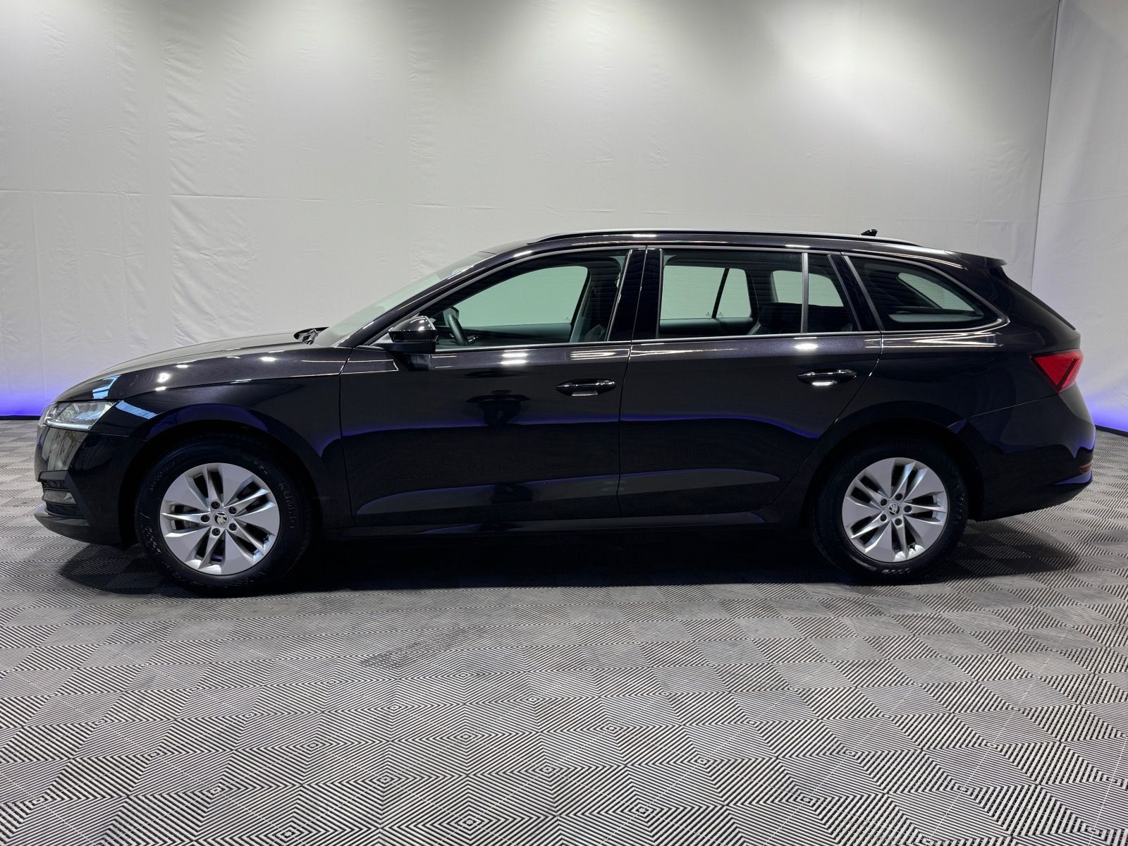 Skoda Octavia Combi 2.0 TDI Ambition - Samsaru's Car Outlet